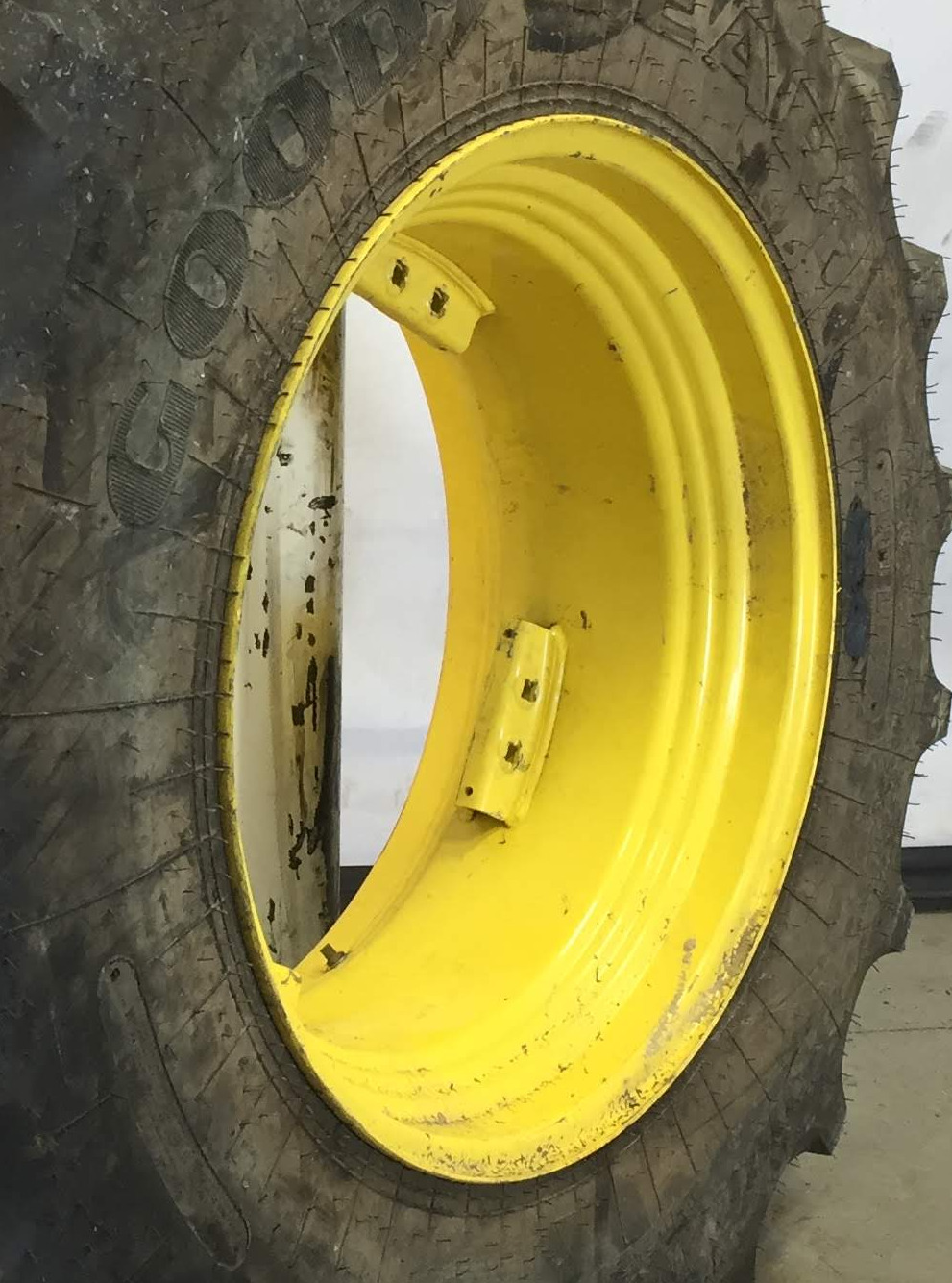 30''D x 15''W Rim with Clamp/U-Clamp (groups of 2 bolts) Wheel WS002368