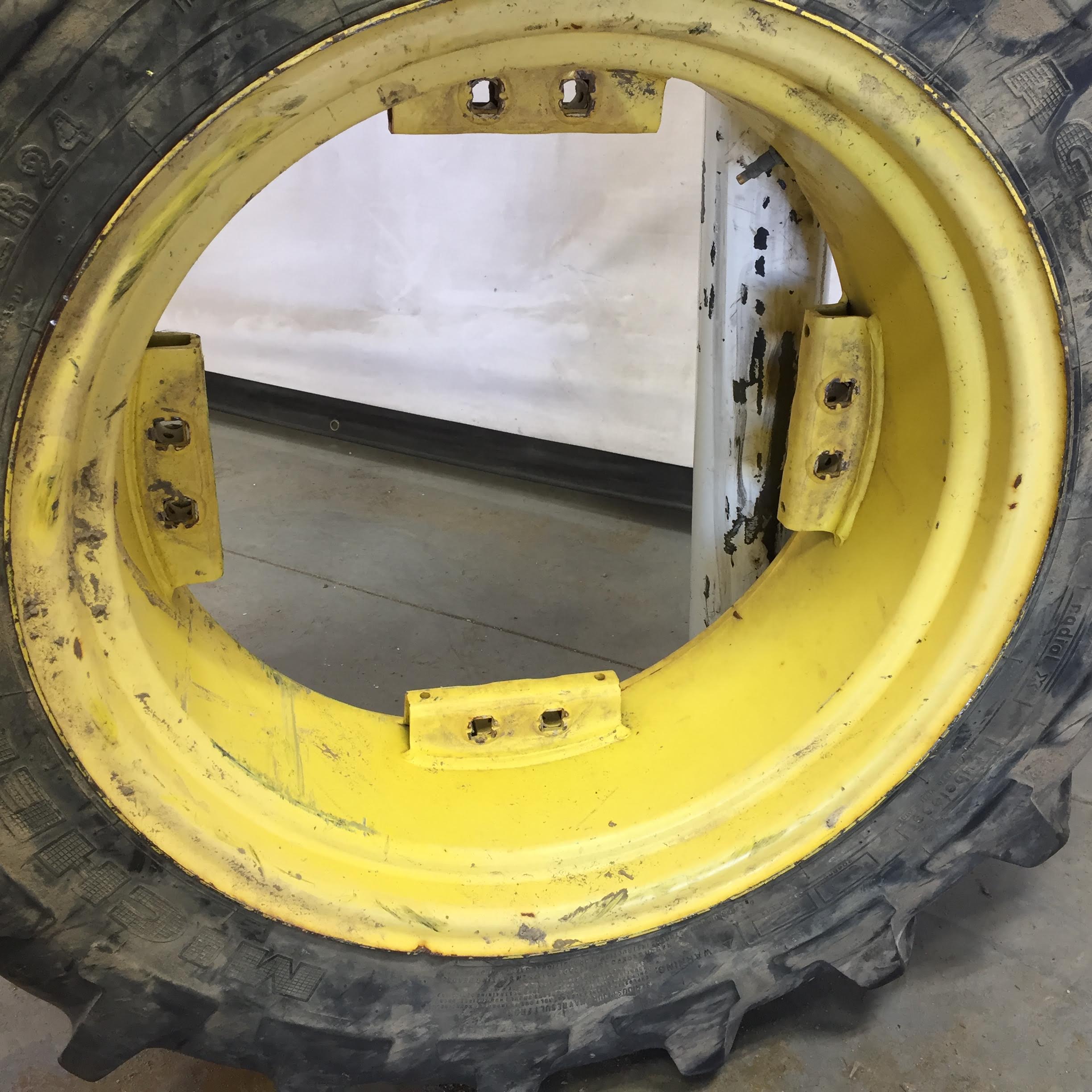 24''D x 10''W Rim with Clamp/U-Clamp (groups of 2 bolts) Wheel WS002371