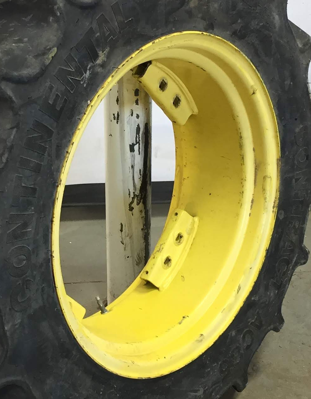 24''D x 10''W Rim with Clamp/U-Clamp (groups of 2 bolts) Wheel WS002373