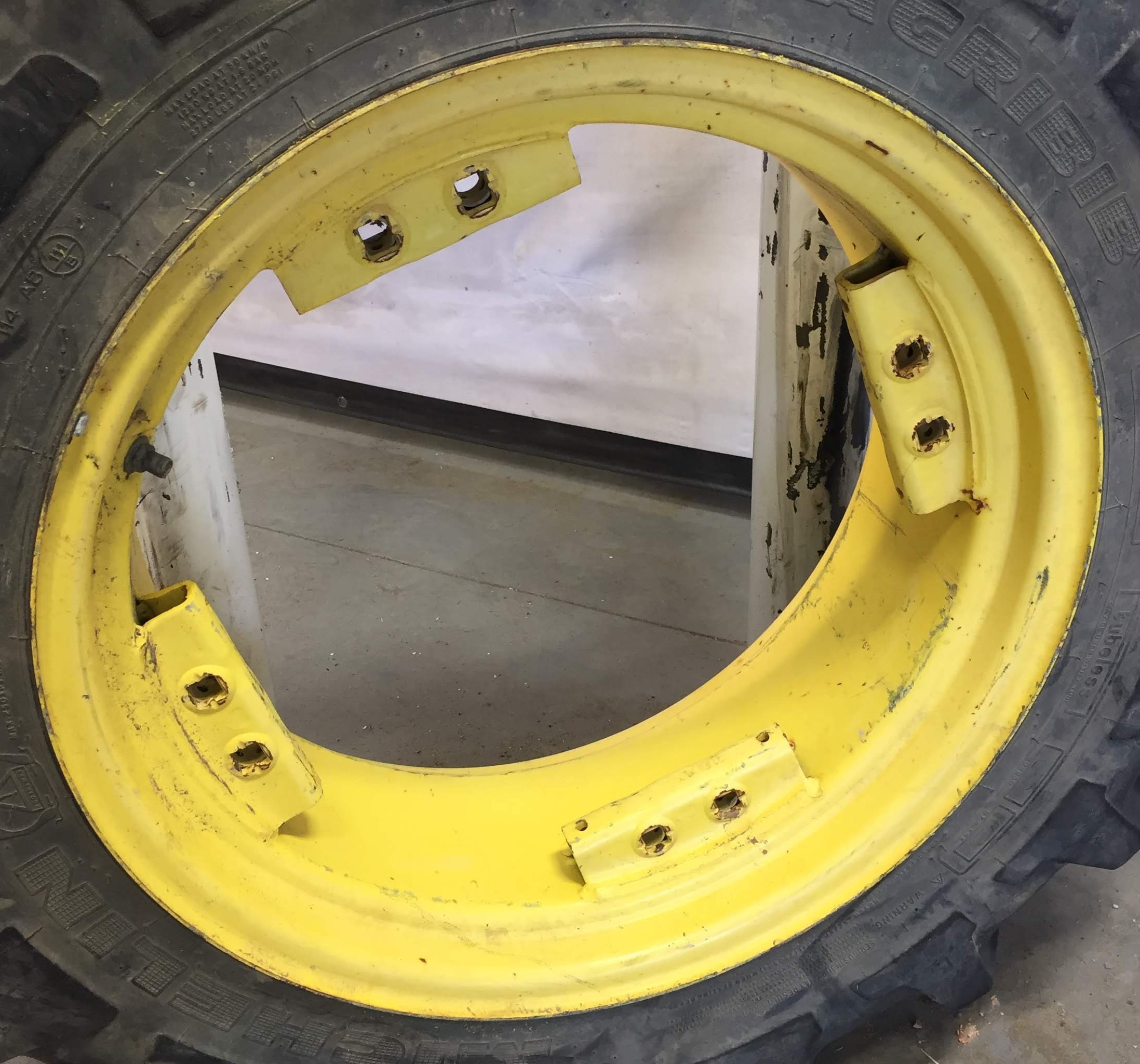 24''D x 10''W Rim with Clamp/U-Clamp (groups of 2 bolts) Wheel WS002385