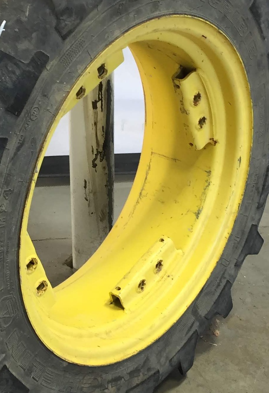 24''D x 10''W Rim with Clamp/U-Clamp (groups of 2 bolts) Wheel WS002385