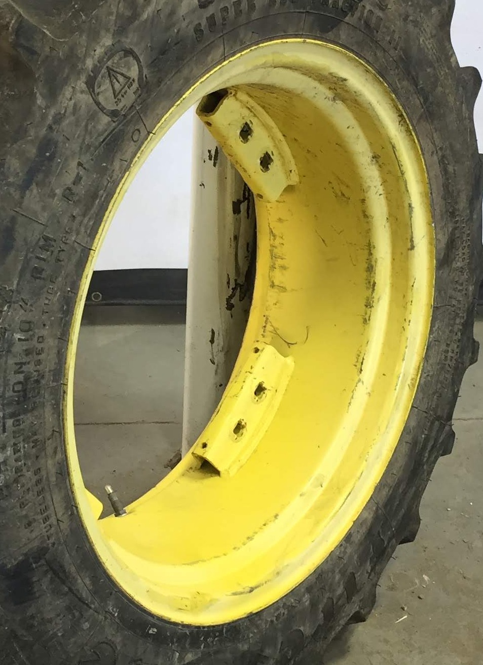 24''D x 10''W Rim with Clamp/U-Clamp (groups of 2 bolts) Wheel WS002384