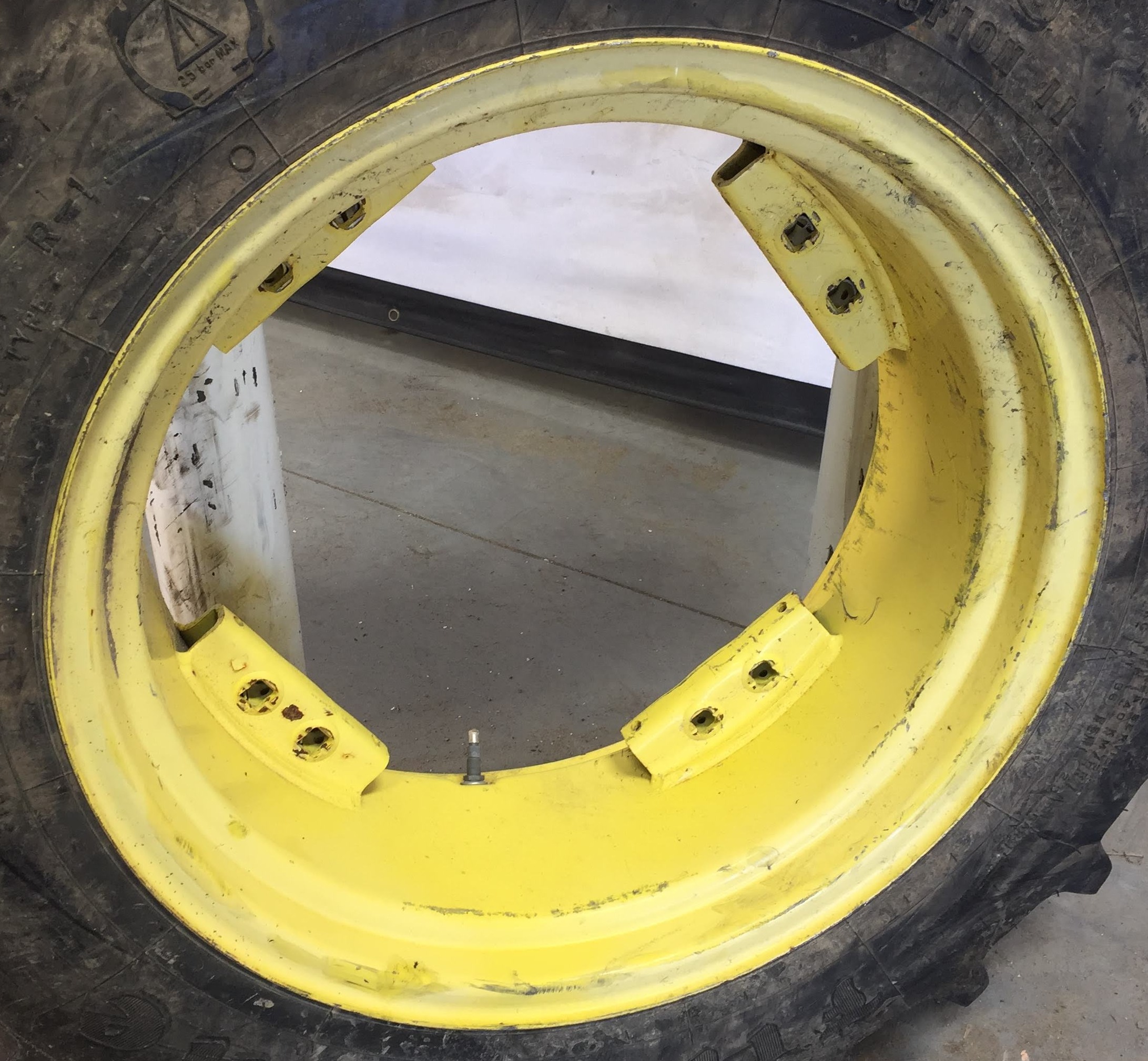 24''D x 10''W Rim with Clamp/U-Clamp (groups of 2 bolts) Wheel WS002384