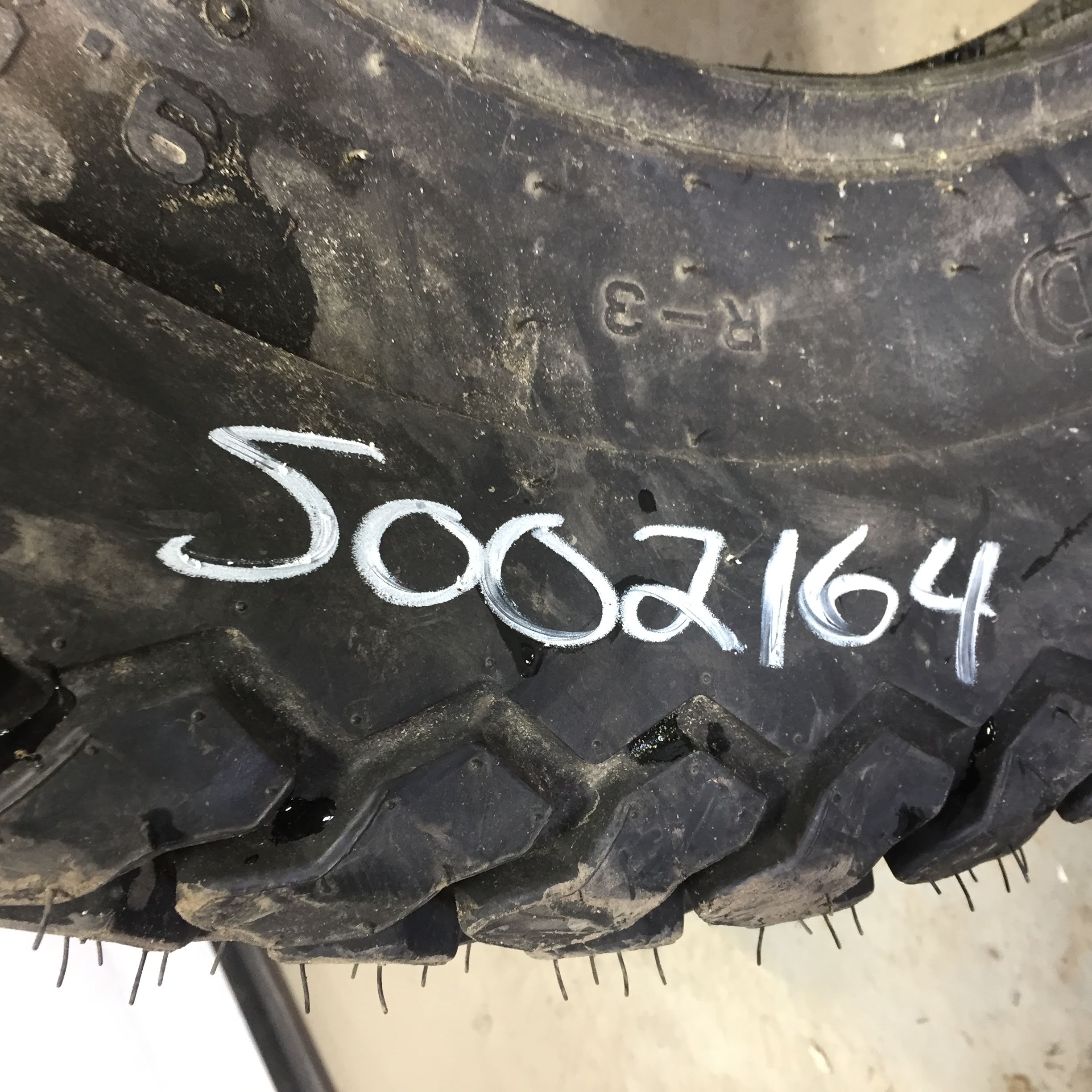 9.5/-22 Firestone Turf & Field R-3 Tire S002164