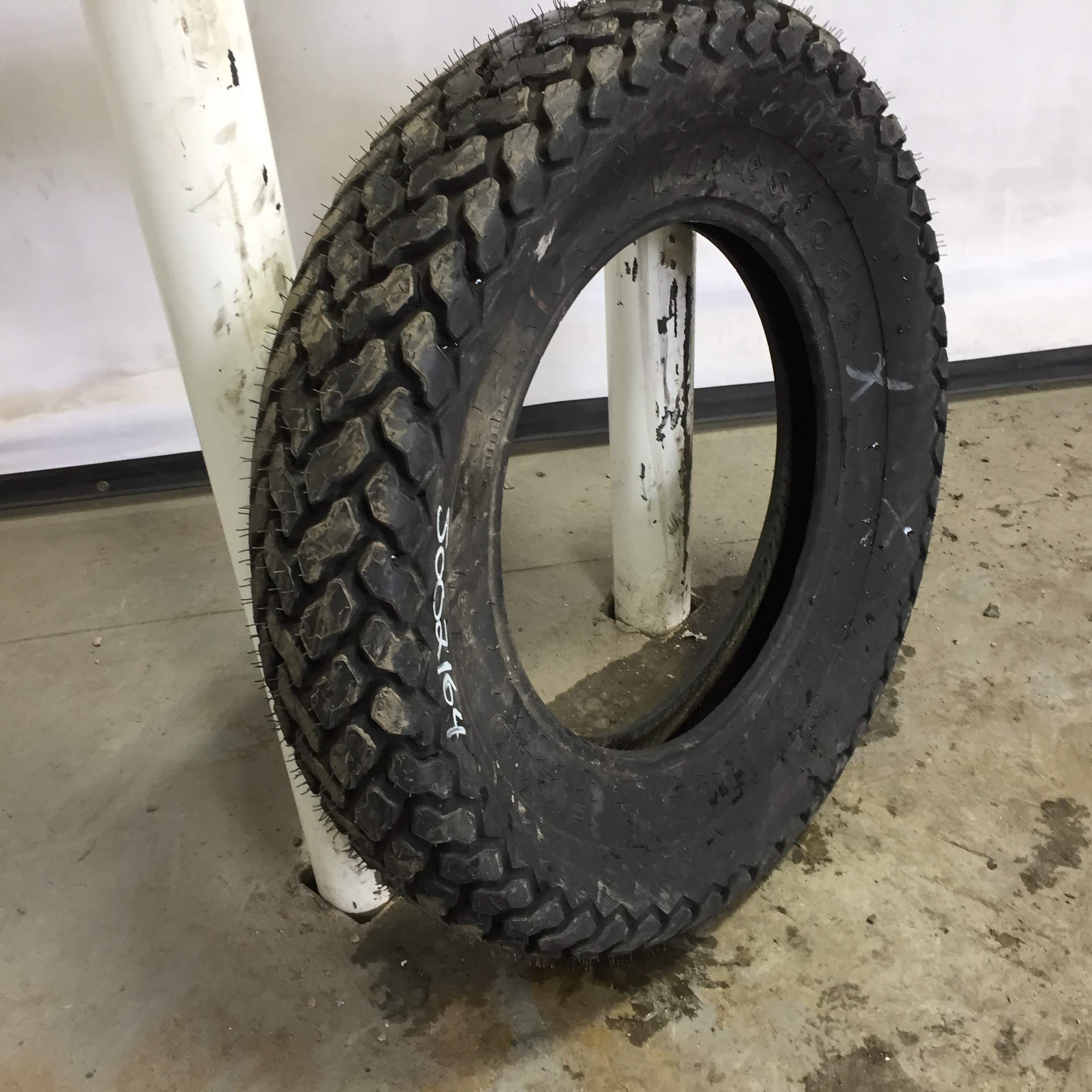 9.5/-22 Firestone Turf & Field R-3 Tire S002164