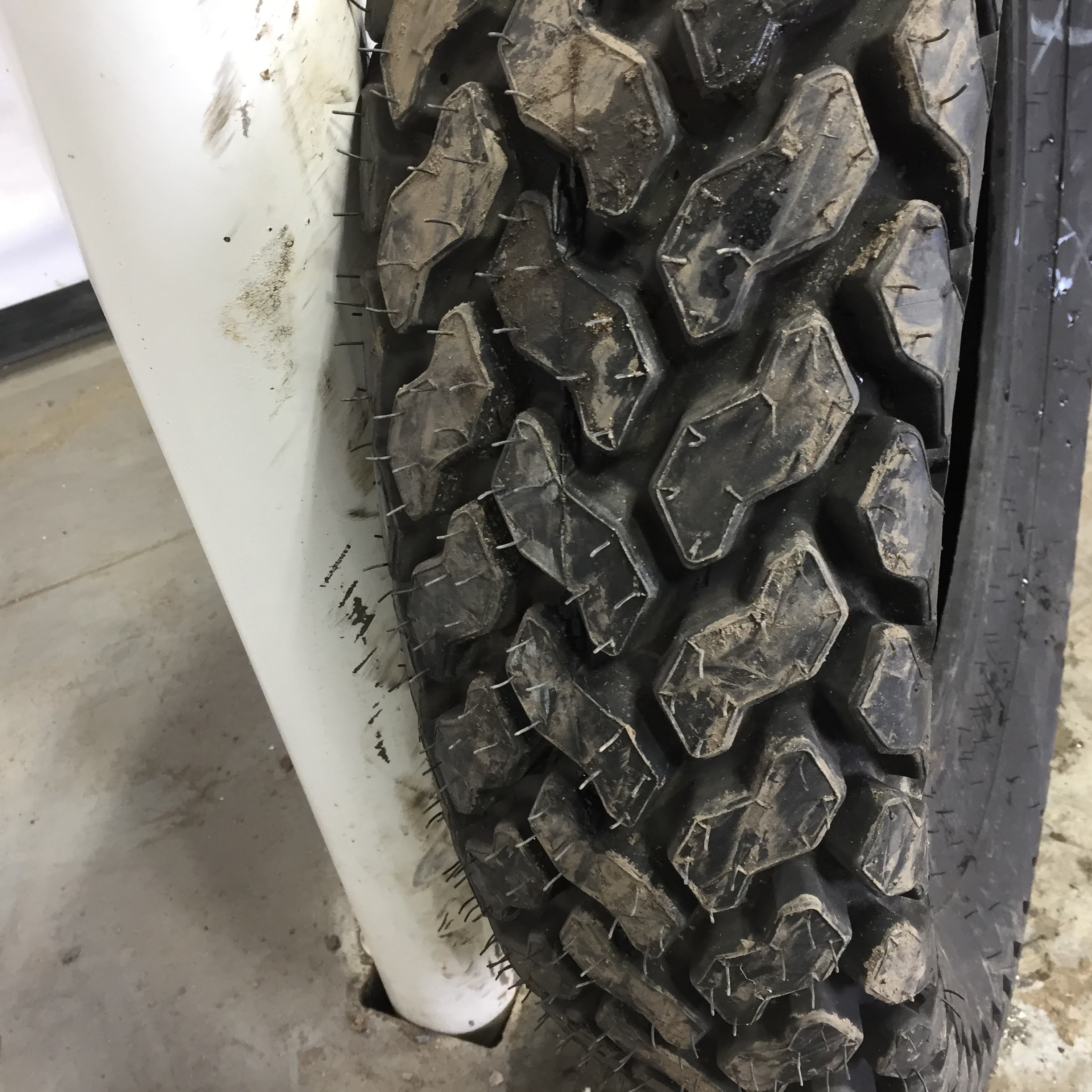 9.5/-22 Firestone Turf & Field R-3 Tire S002164