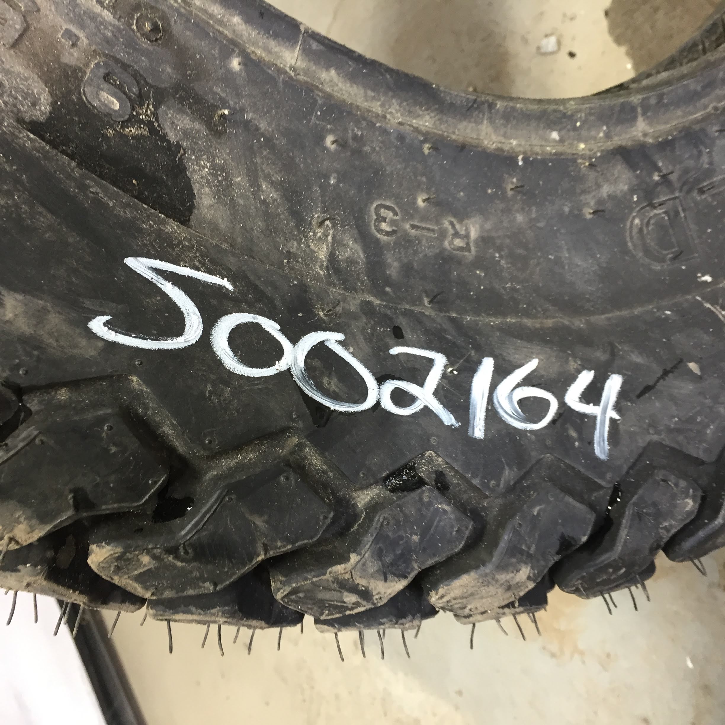 9.5/-22 Firestone Turf & Field R-3 Tire S002164