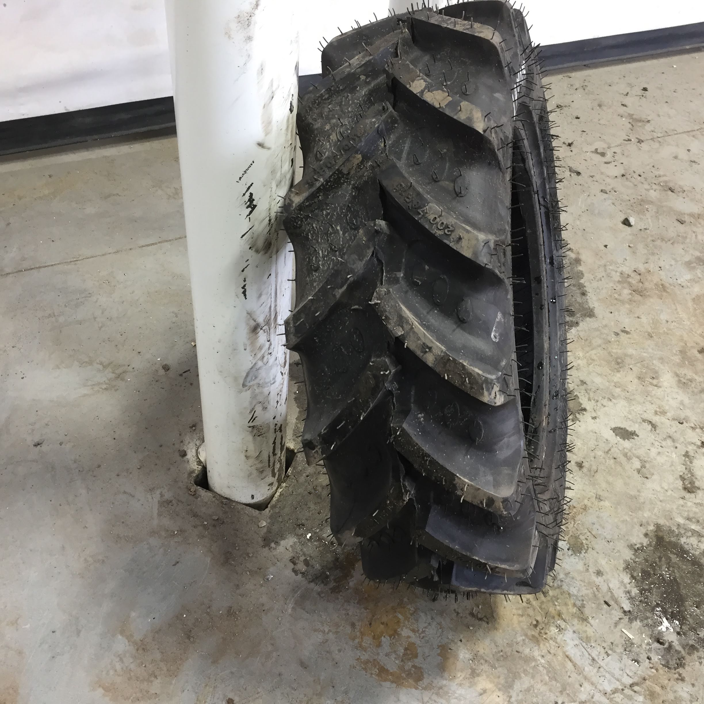 200/70R16 BKT Tires Agrimax RT 765 R-1W Tire S002167