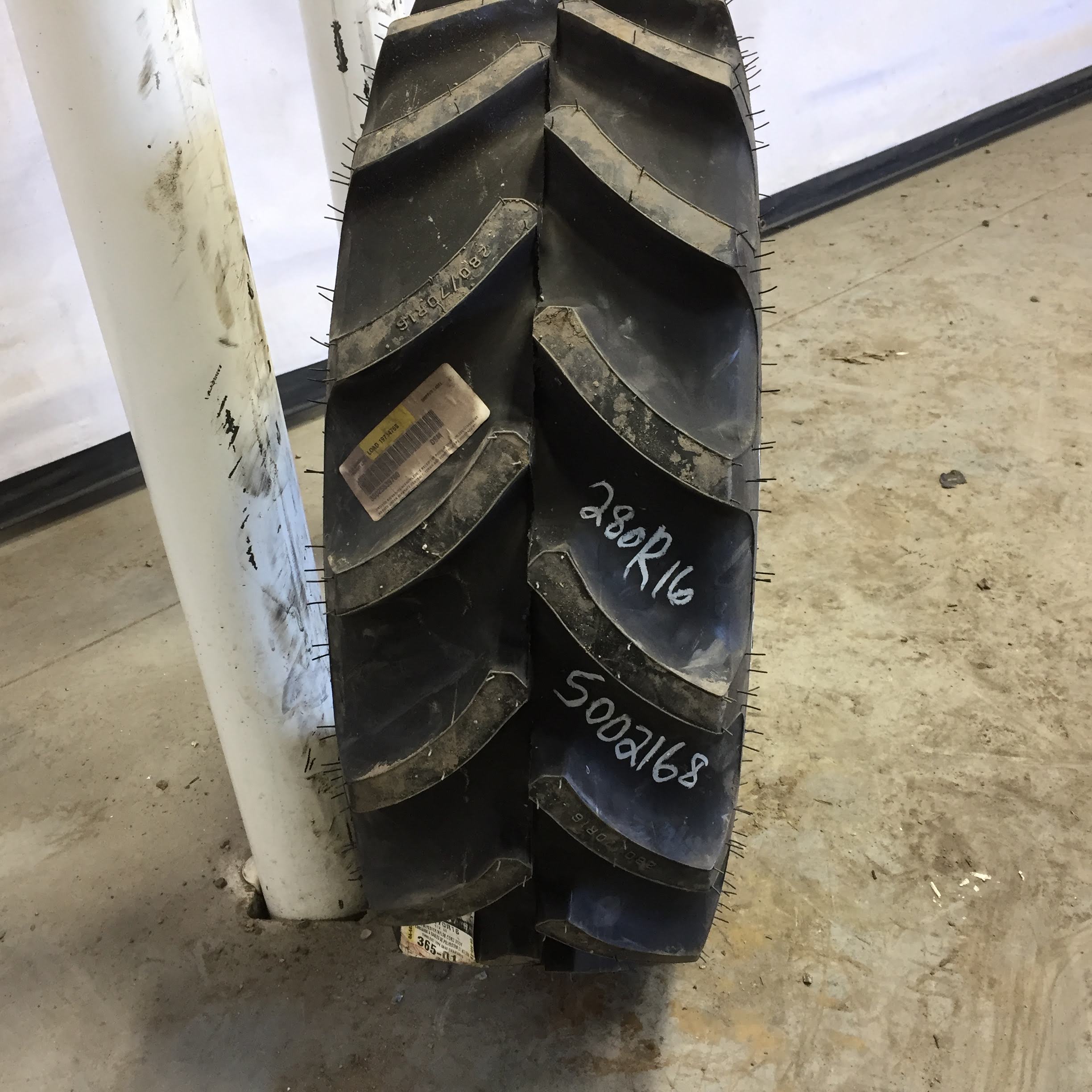 280/70R16 Firestone Radial 4000 R-1W Tire S002168