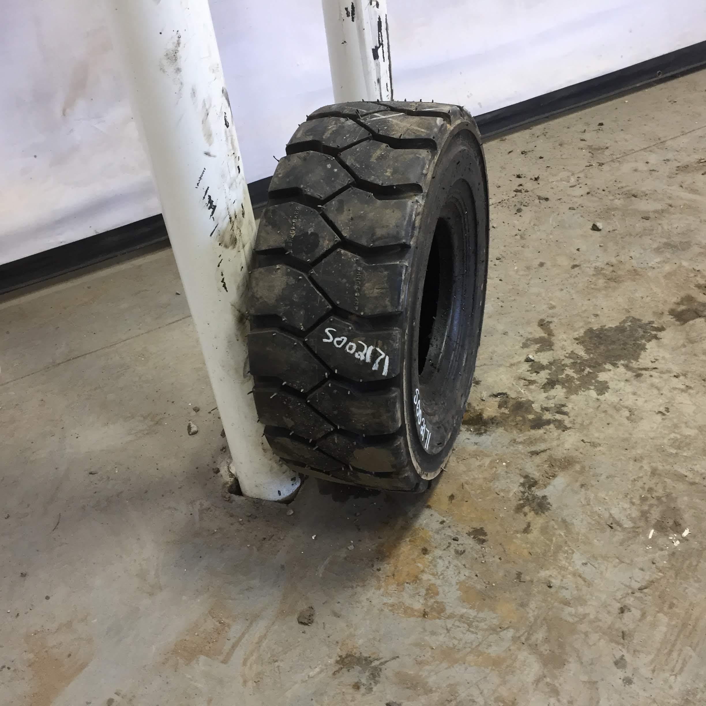 23/9.00-10 Nortec Superlugs 800 IND Tire S002171