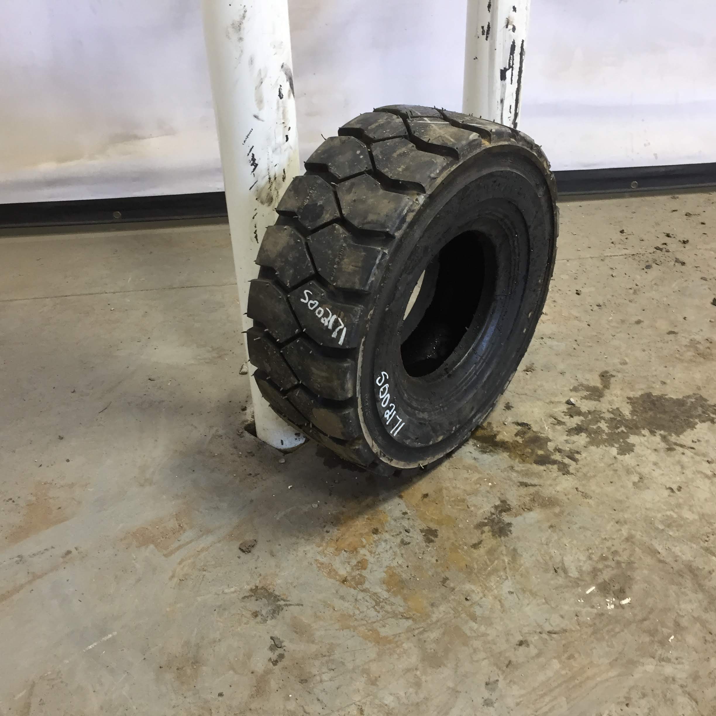 23/9.00-10 Nortec Superlugs 800 IND Tire S002171