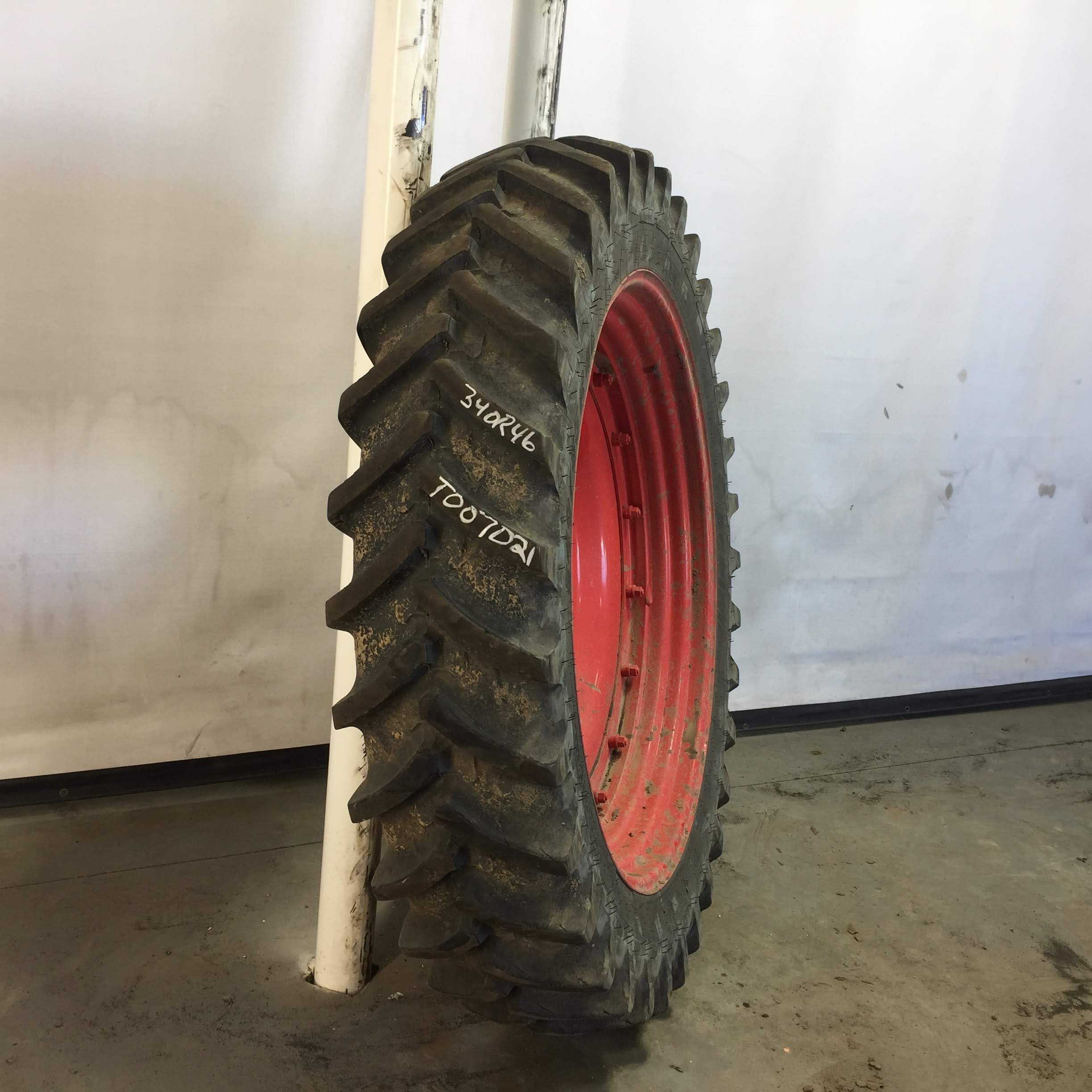 340/85R46 Michelin AgriBib Row Crop R-1W Stub Disc Tire-Wheel Assembly T007121