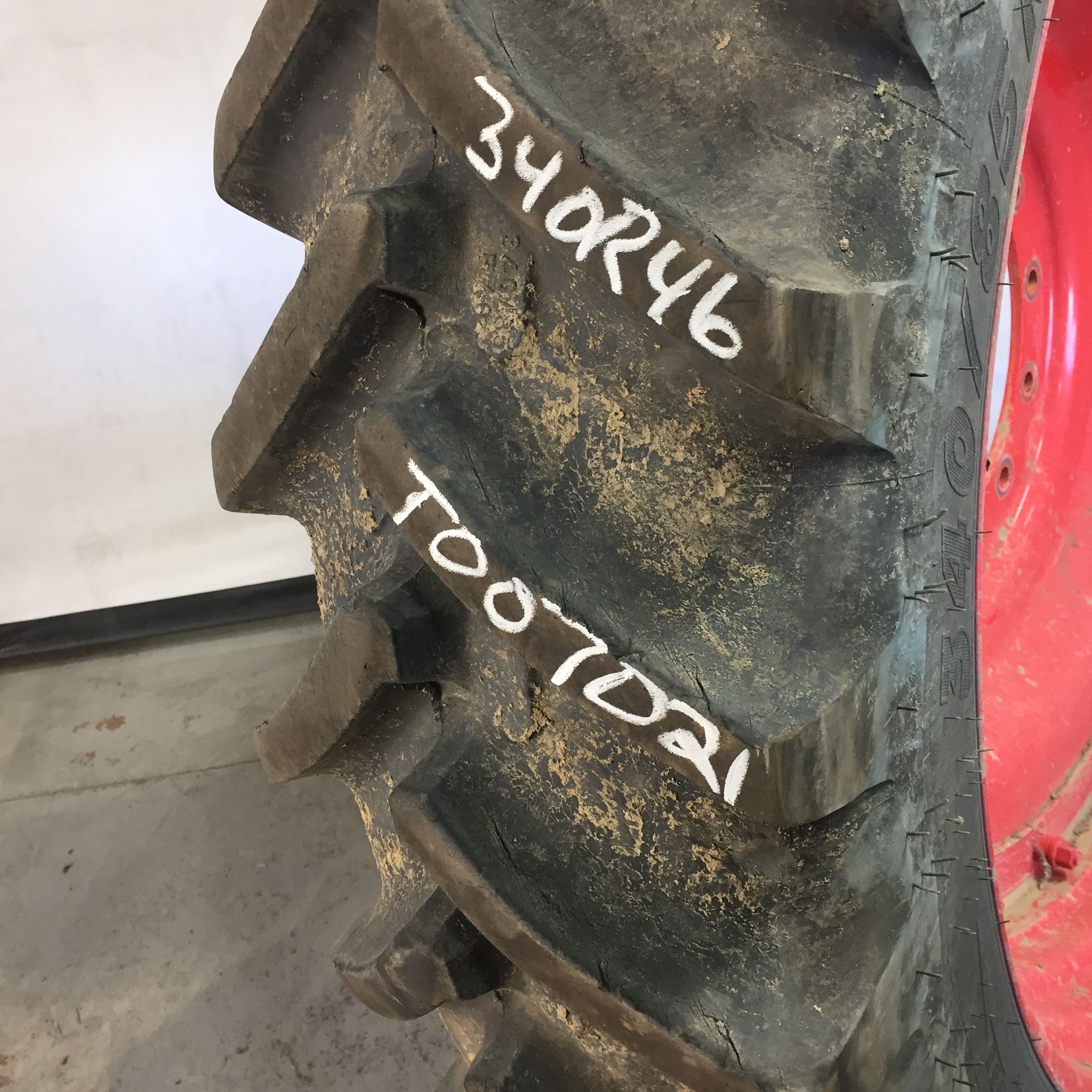 340/85R46 Michelin AgriBib Row Crop R-1W Stub Disc Tire-Wheel Assembly T007121