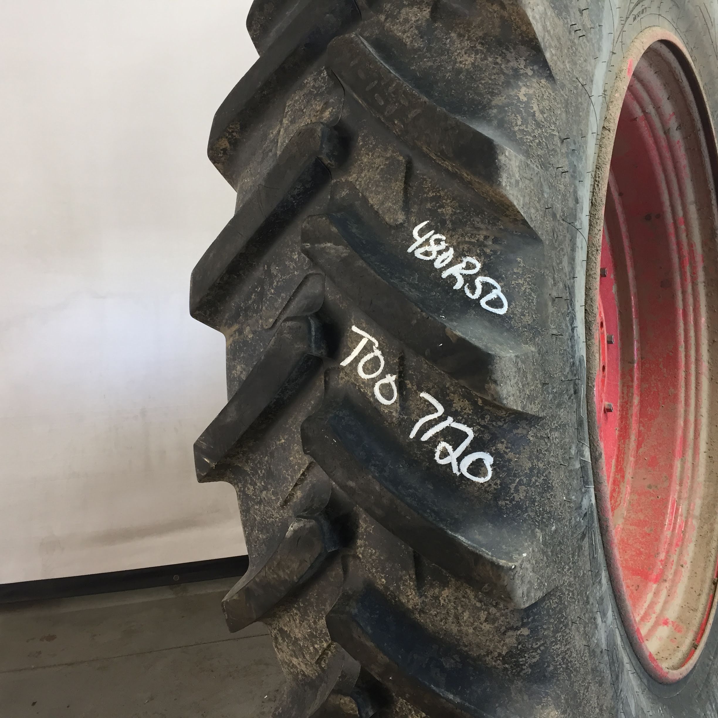 480/95R50 Michelin AgriBib R-1W Stub Disc Tire-Wheel Assembly T007120