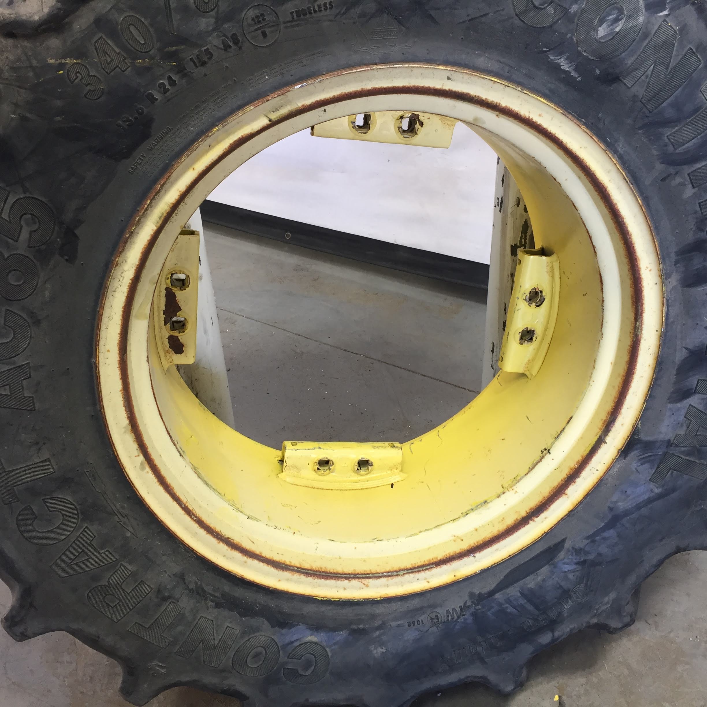 24''D x 12''W Rim with Clamp/U-Clamp (groups of 2 bolts) Wheel WS002398