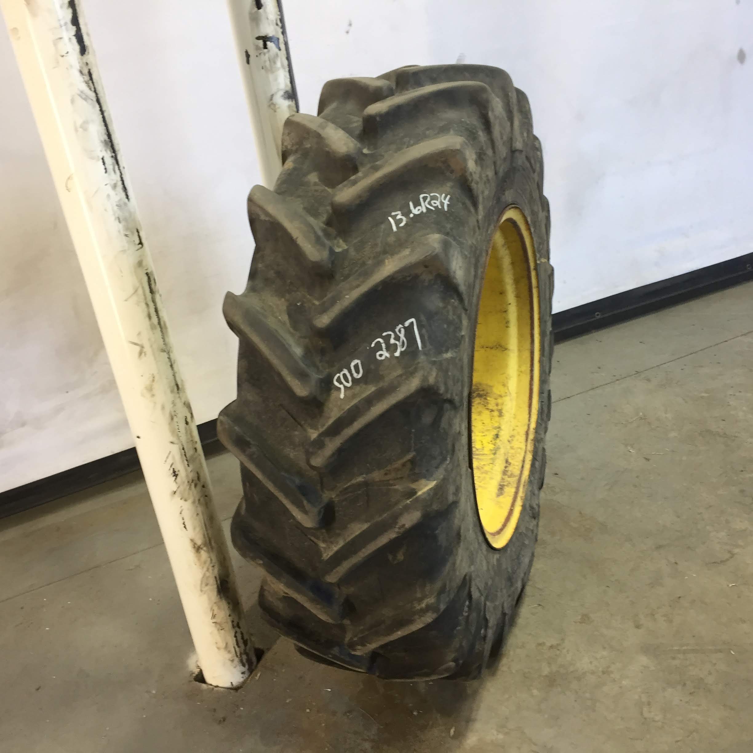 13.6/R24 Michelin AgriBib R-1W Tire RS002387