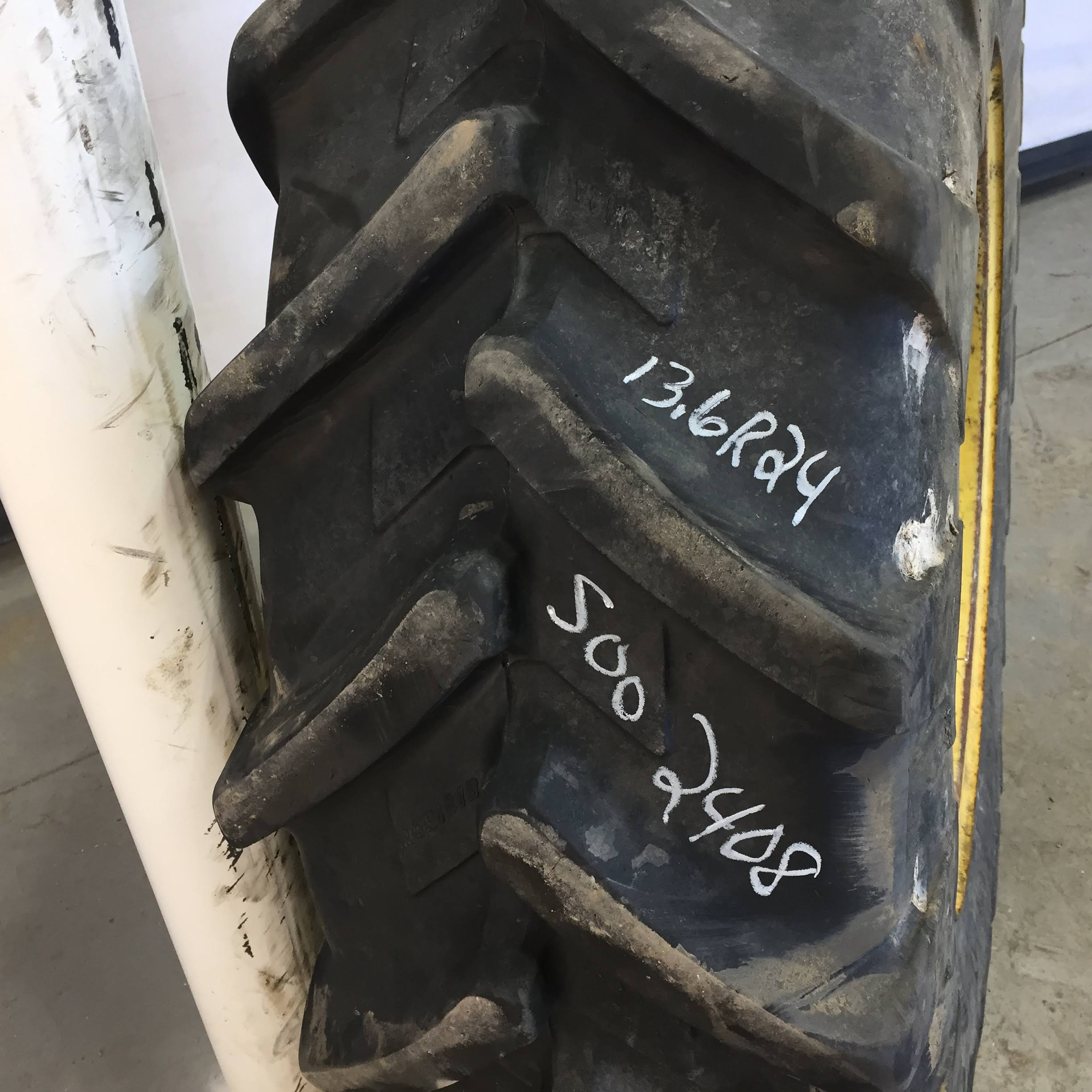 13.6/R24 Michelin AgriBib R-1W Tire RS002408