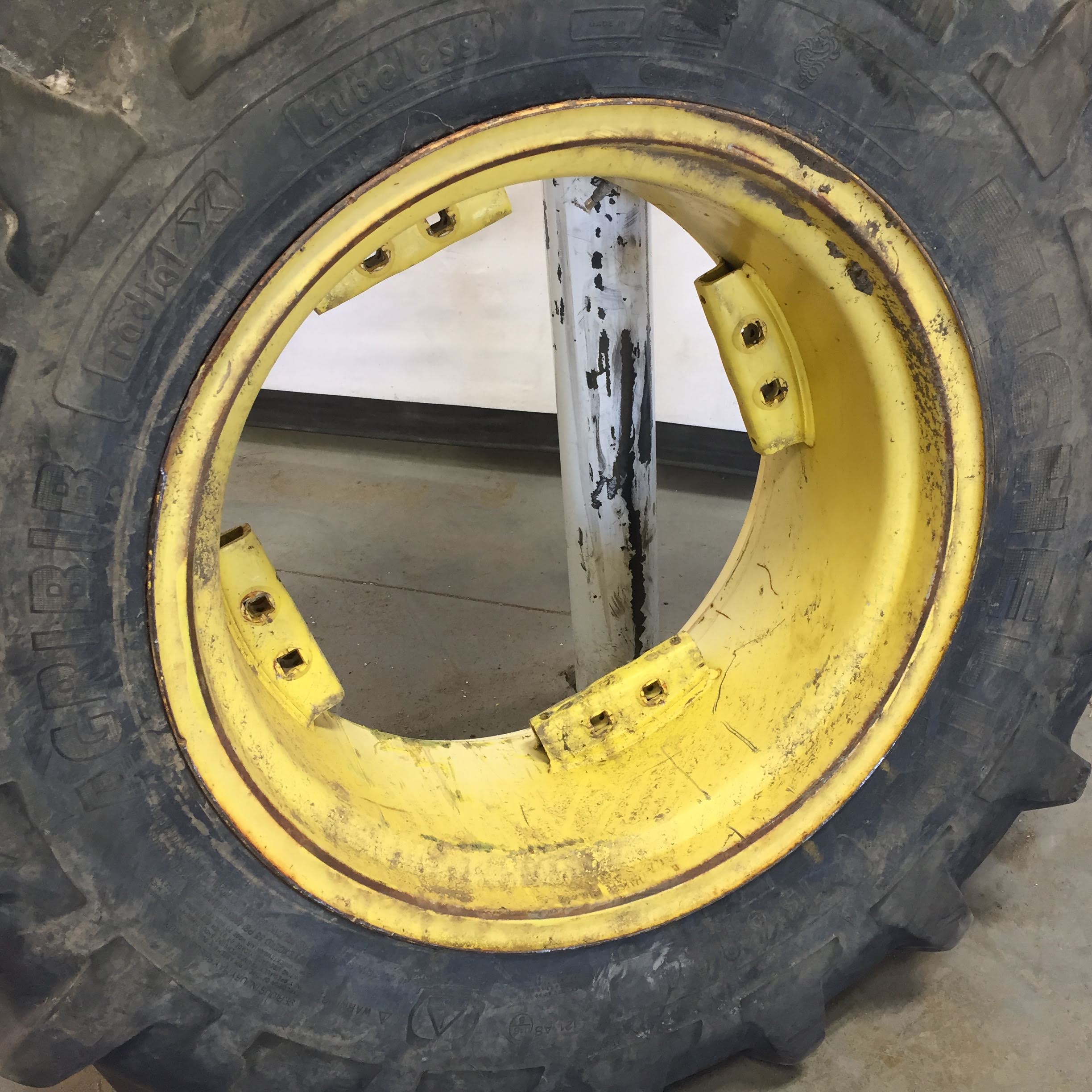 13.6/R24 Michelin AgriBib R-1W Tire-Wheel Assembly S002408