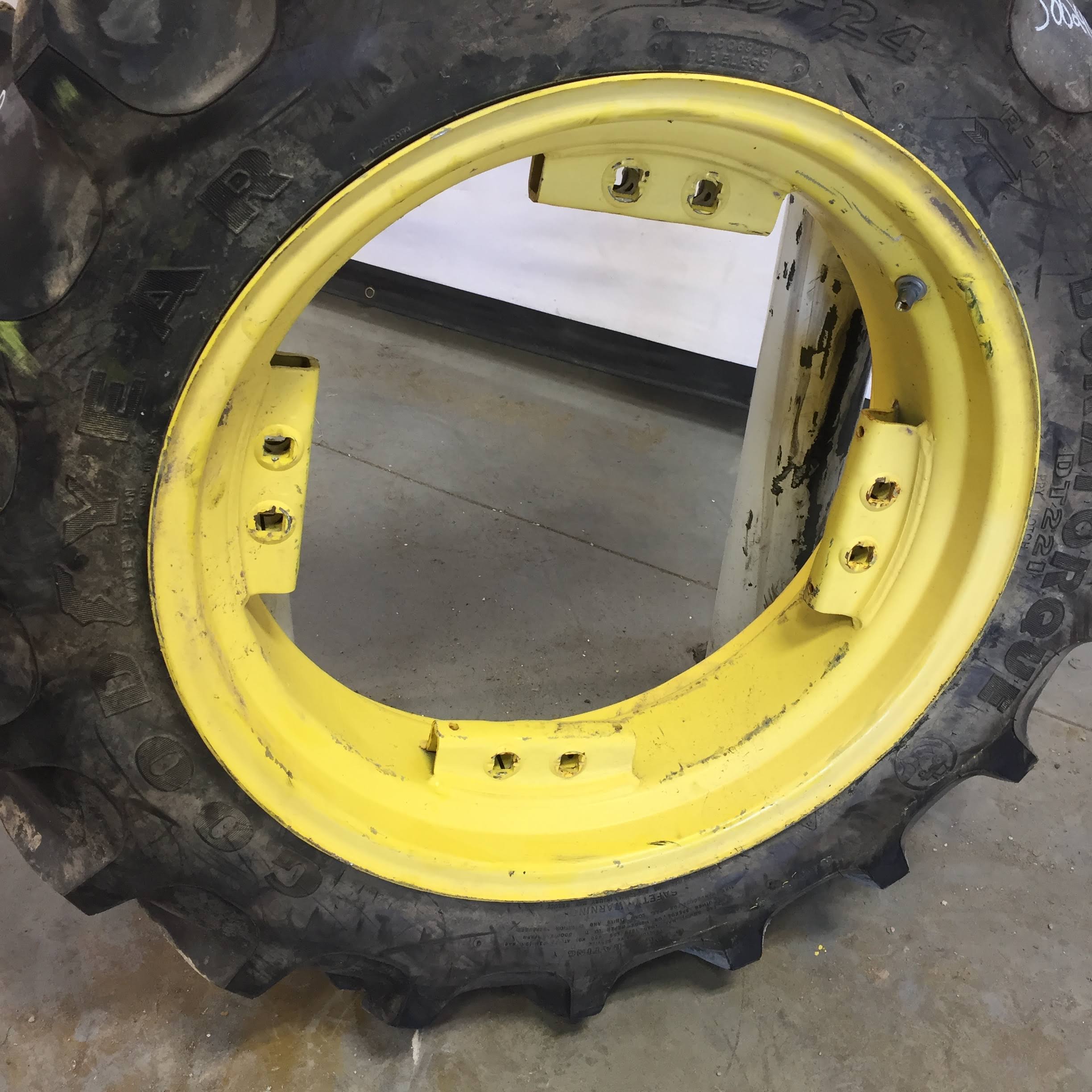 24''D x 8''W Rim with Clamp/U-Clamp (groups of 2 bolts) Wheel WS002409