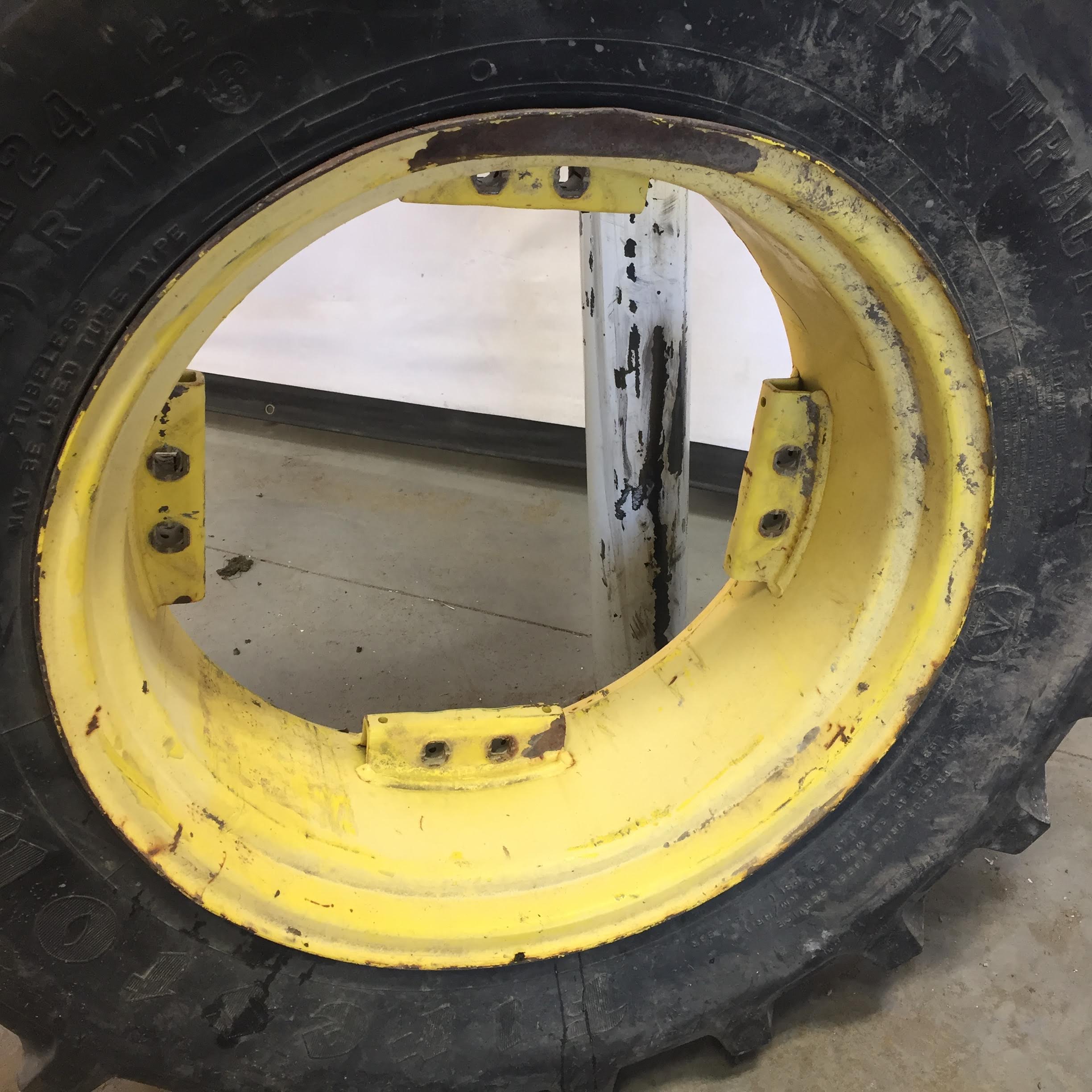 24''D x 10''W Rim with Clamp/U-Clamp (groups of 2 bolts) Wheel WS002416