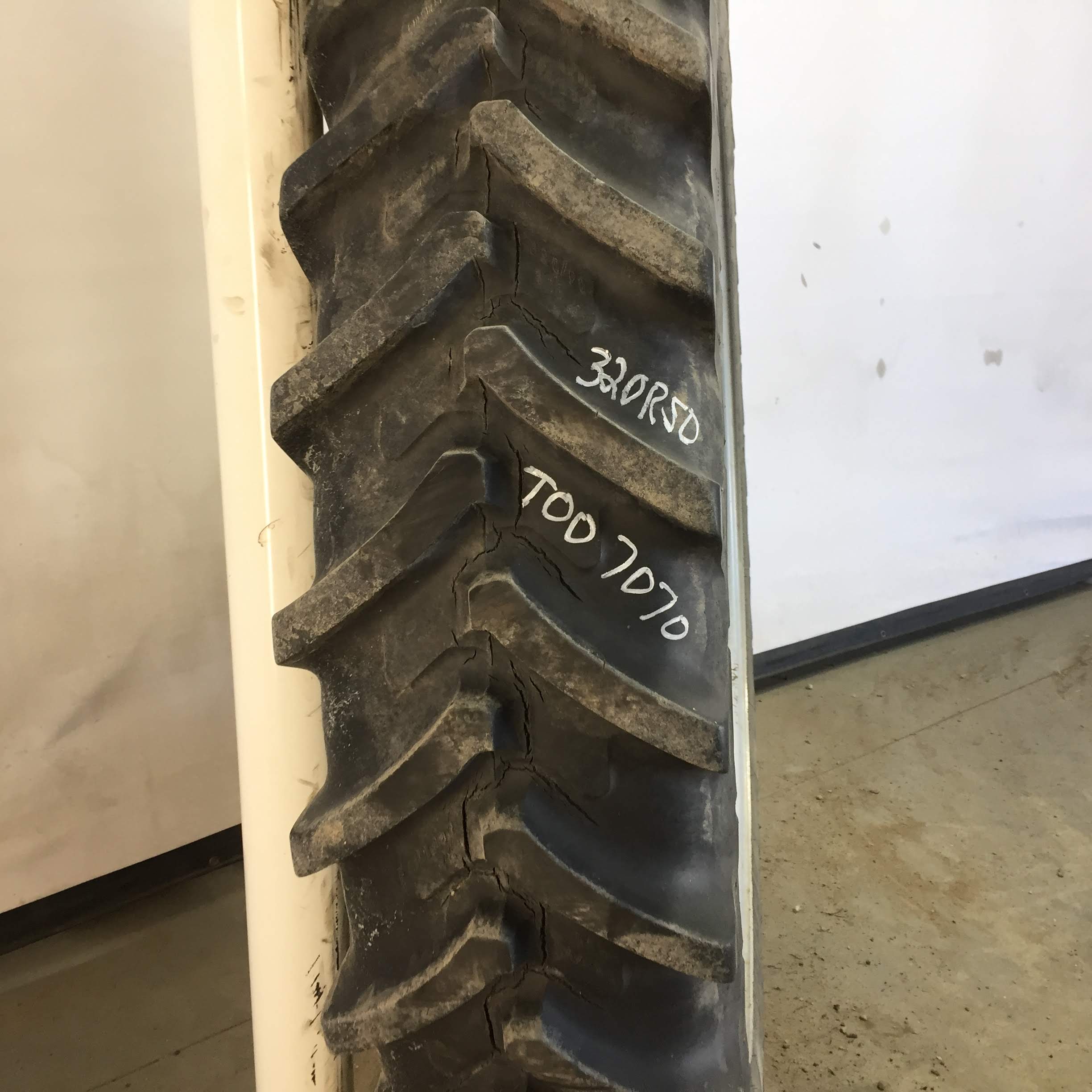 320/90R50 Michelin AgriBib Row Crop R-1W Tire RT007070