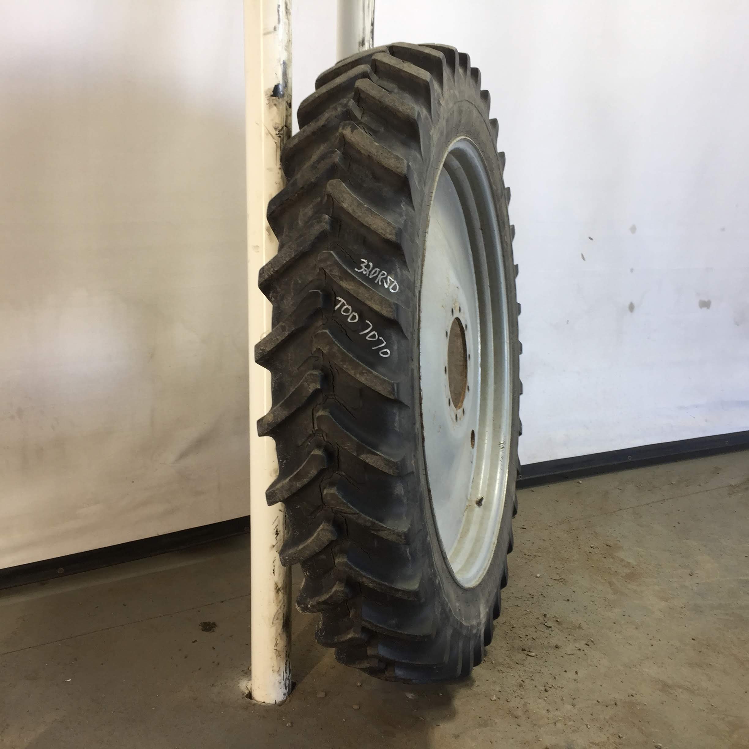 320/90R50 Michelin AgriBib Row Crop R-1W Tire RT007070