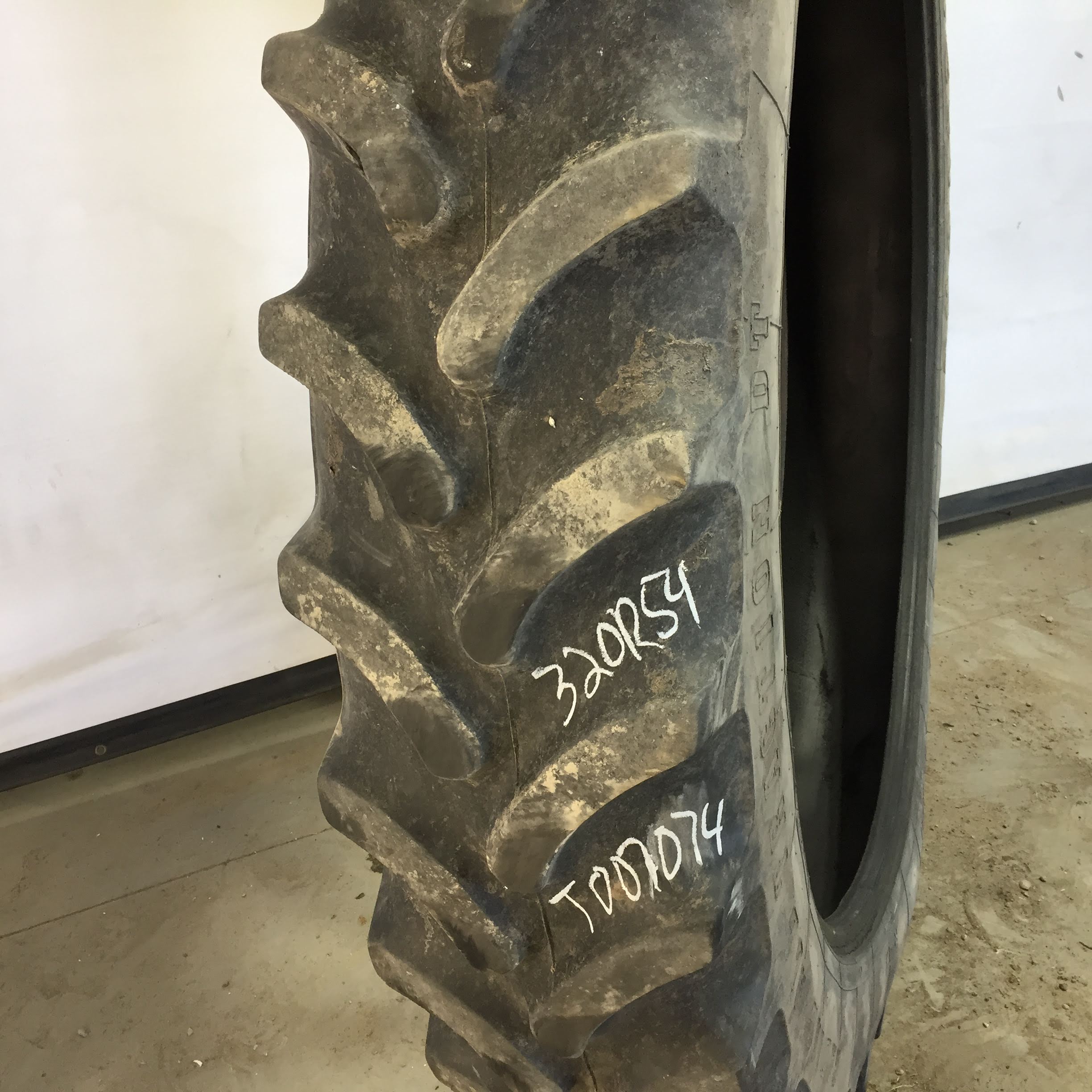 320/90R54 Firestone Radial All Traction DT R-1W Tire T007074