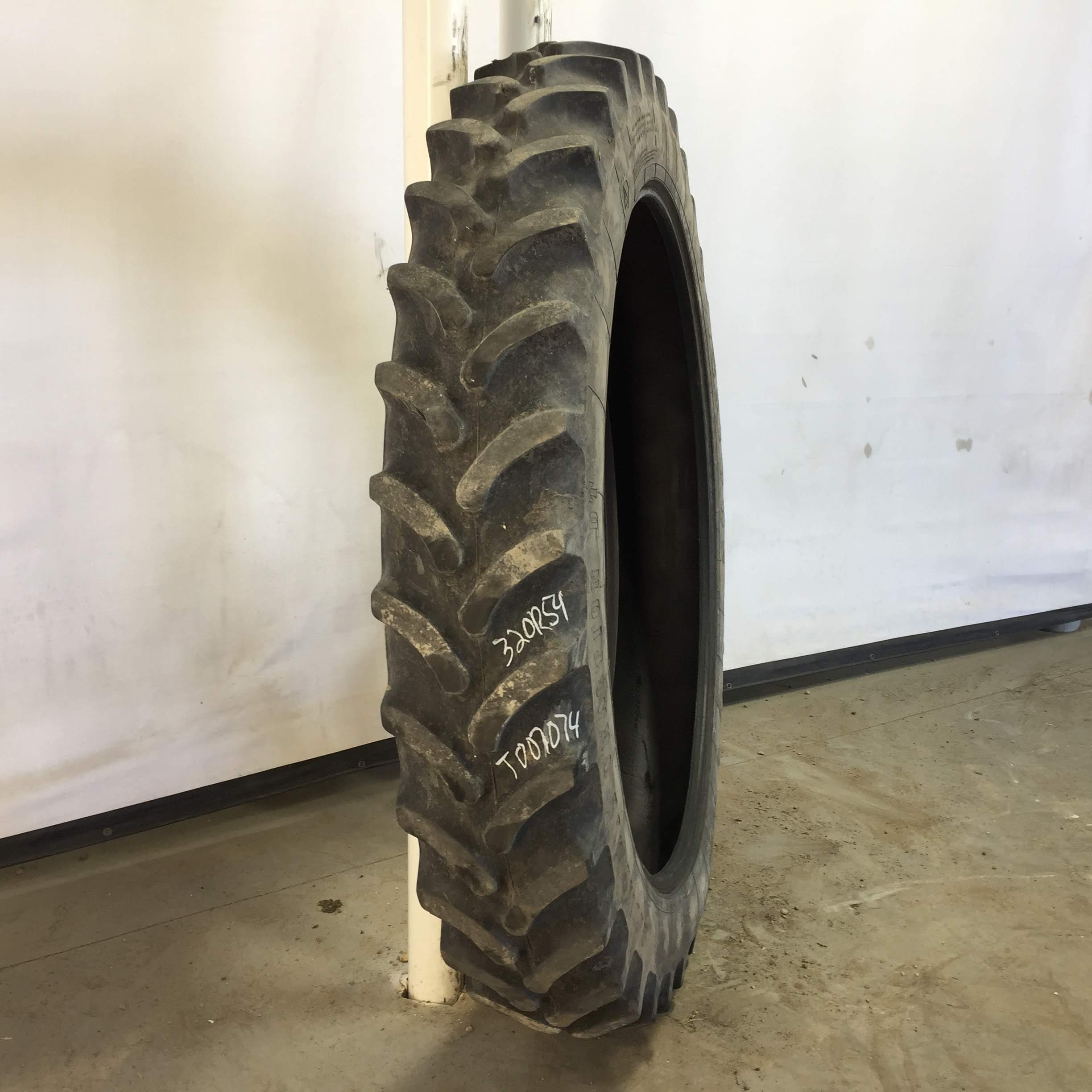320/90R54 Firestone Radial All Traction DT R-1W Tire T007074
