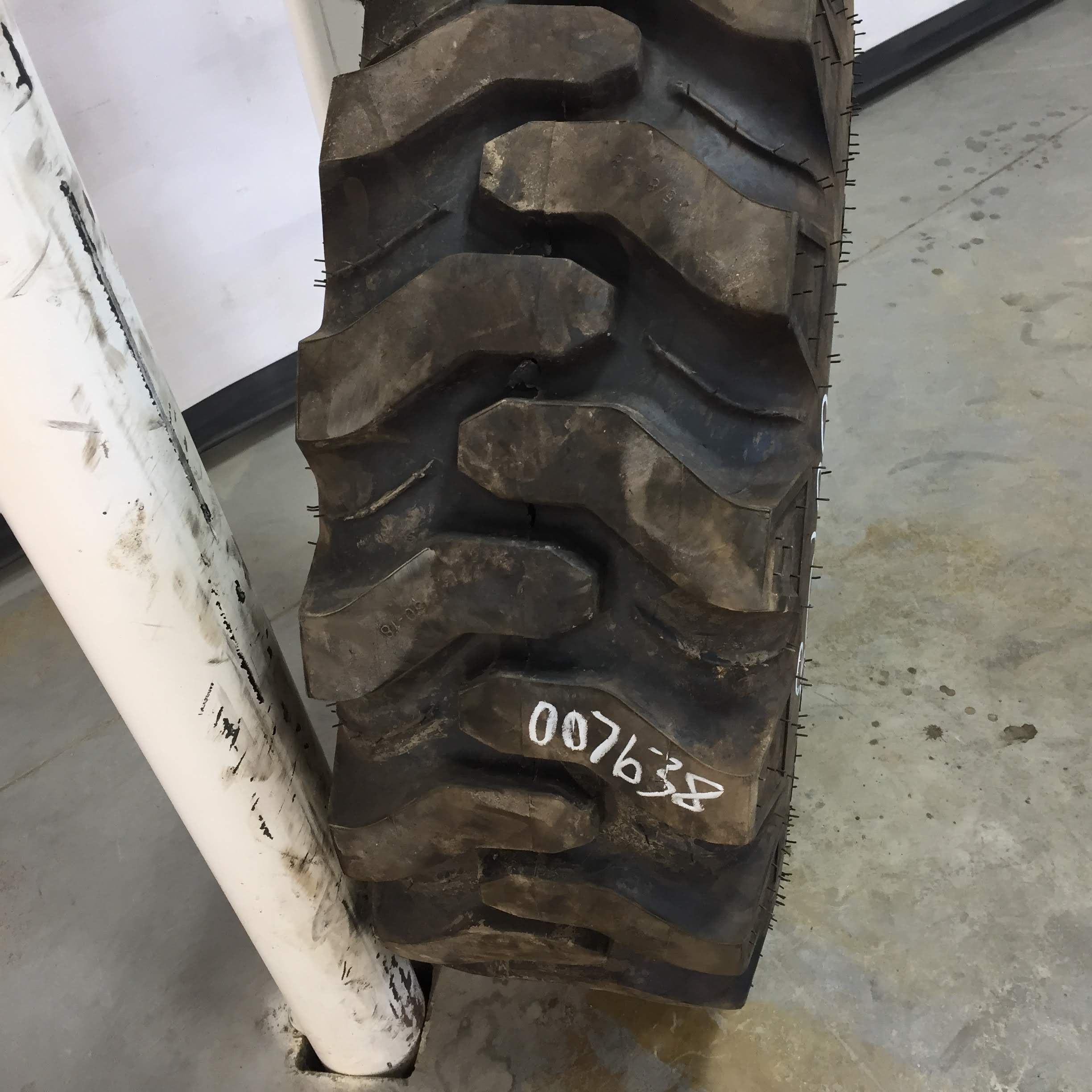12.5/80-18 Carlisle Trac Chief  I-3 Tire 007638