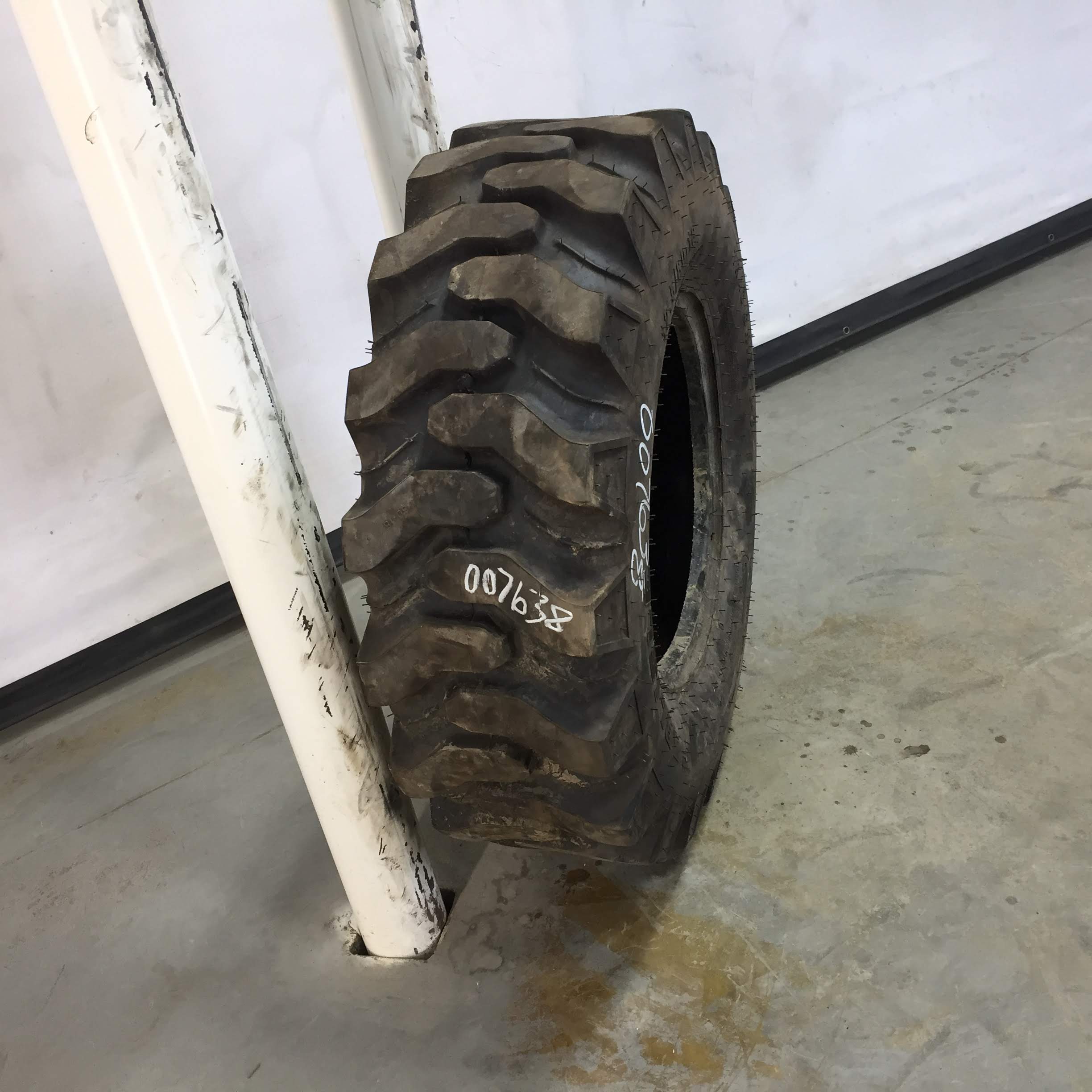 12.5/80-18 Carlisle Trac Chief  I-3 Tire 007638