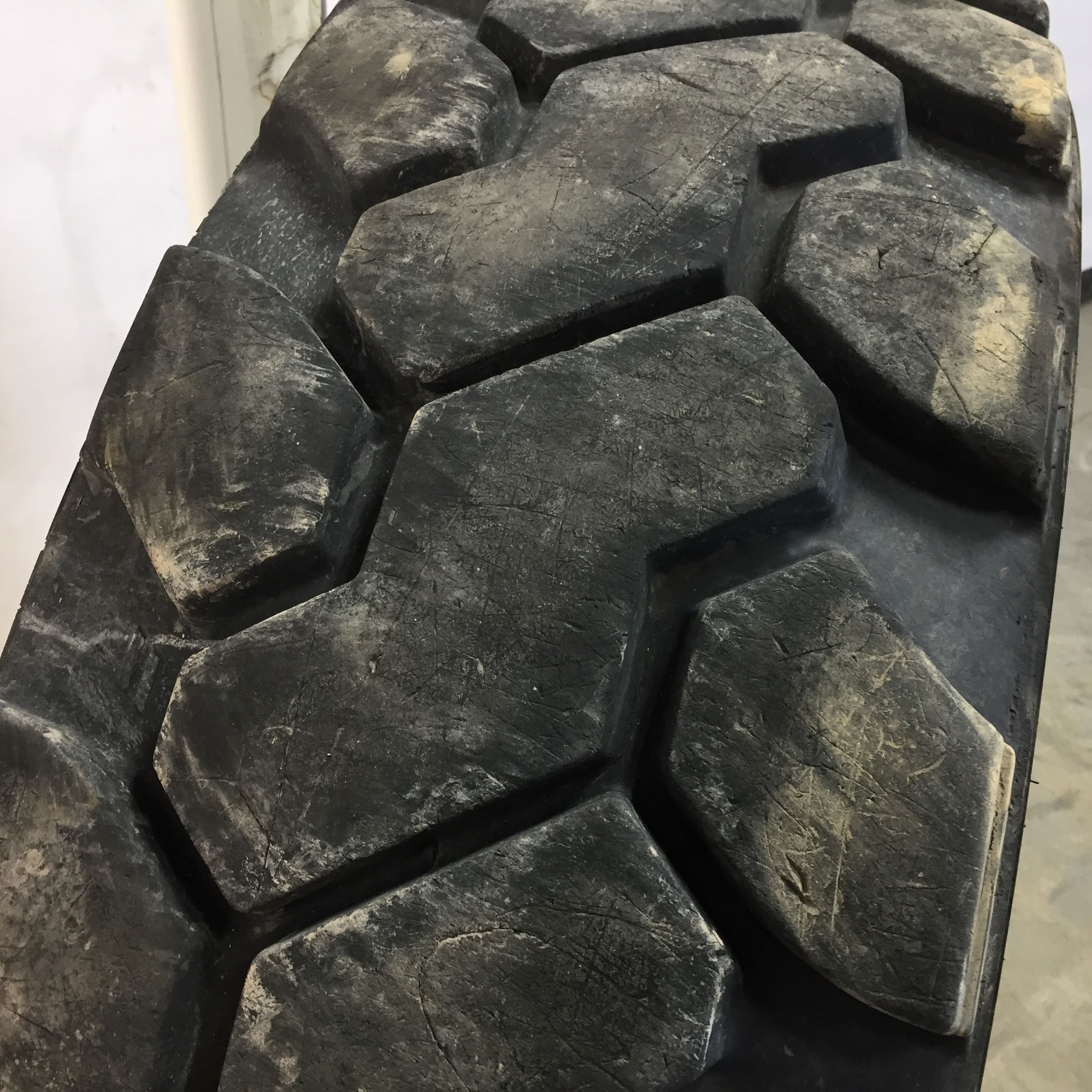 370/75-28 Firestone Duraforce MH L-3 Tire 007642