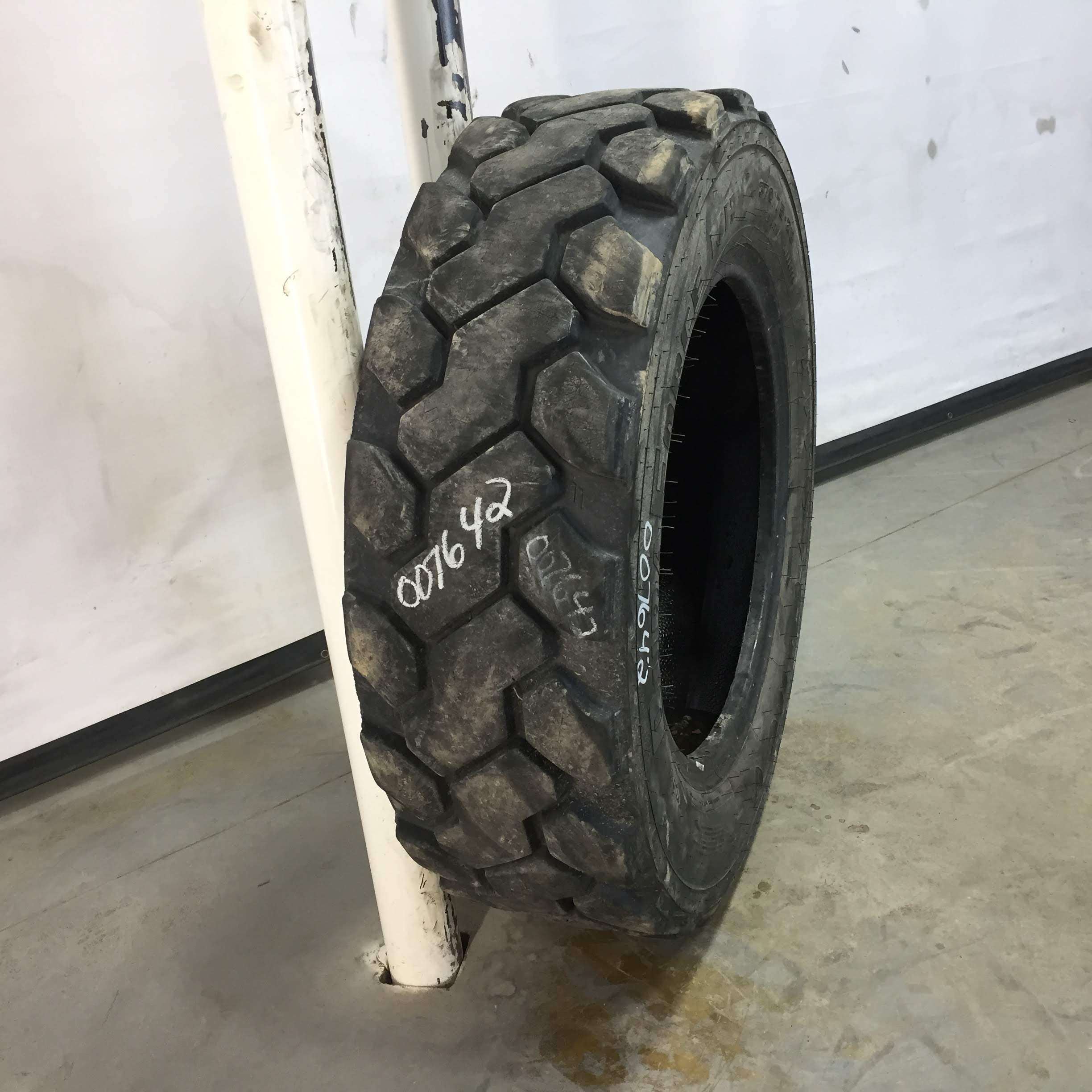 370/75-28 Firestone Duraforce MH L-3 Tire 007642