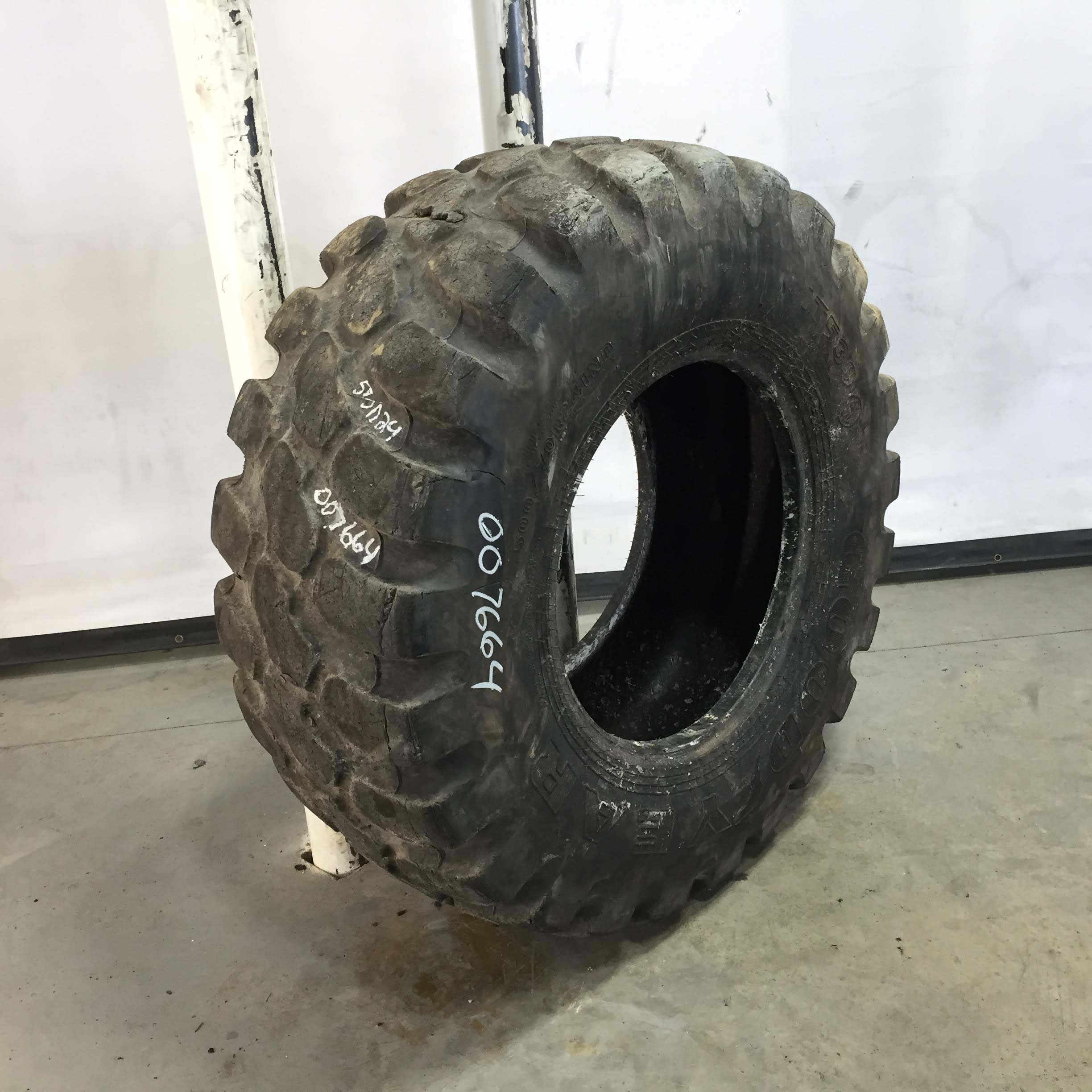 500/70R24 Goodyear Farm Radial IT530 R-4 Tire 007664