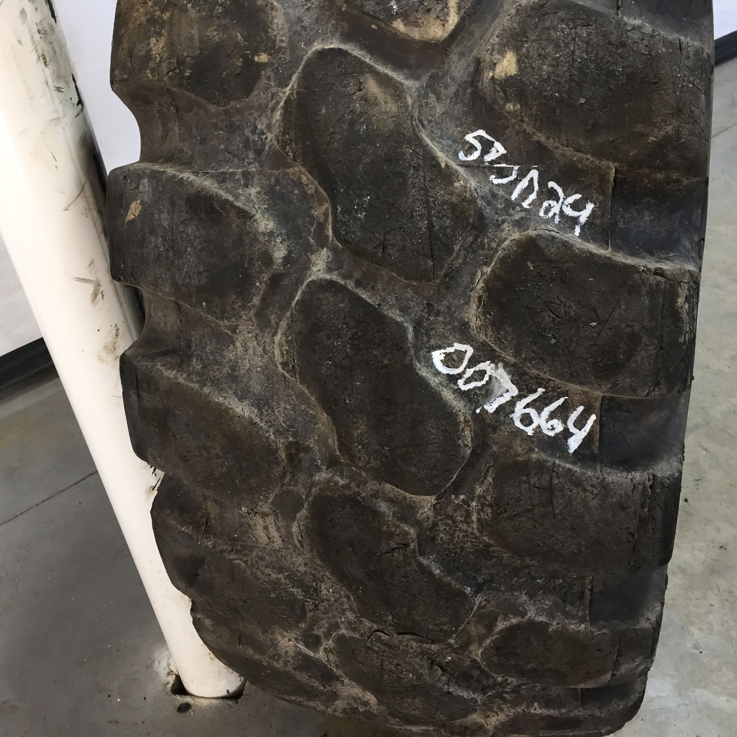 500/70R24 Goodyear Farm Radial IT530 R-4 Tire 007664