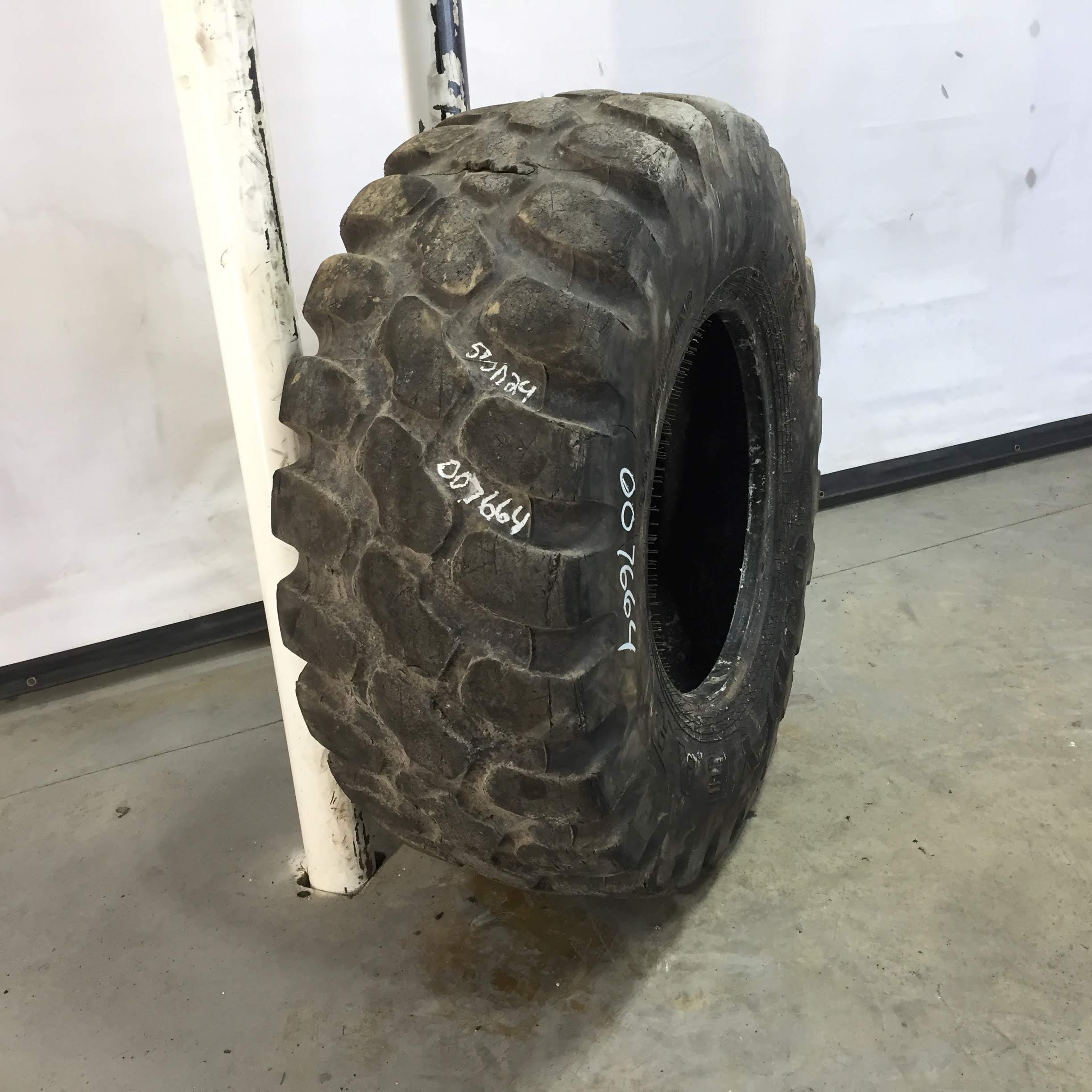 500/70R24 Goodyear Farm Radial IT530 R-4 Tire 007664