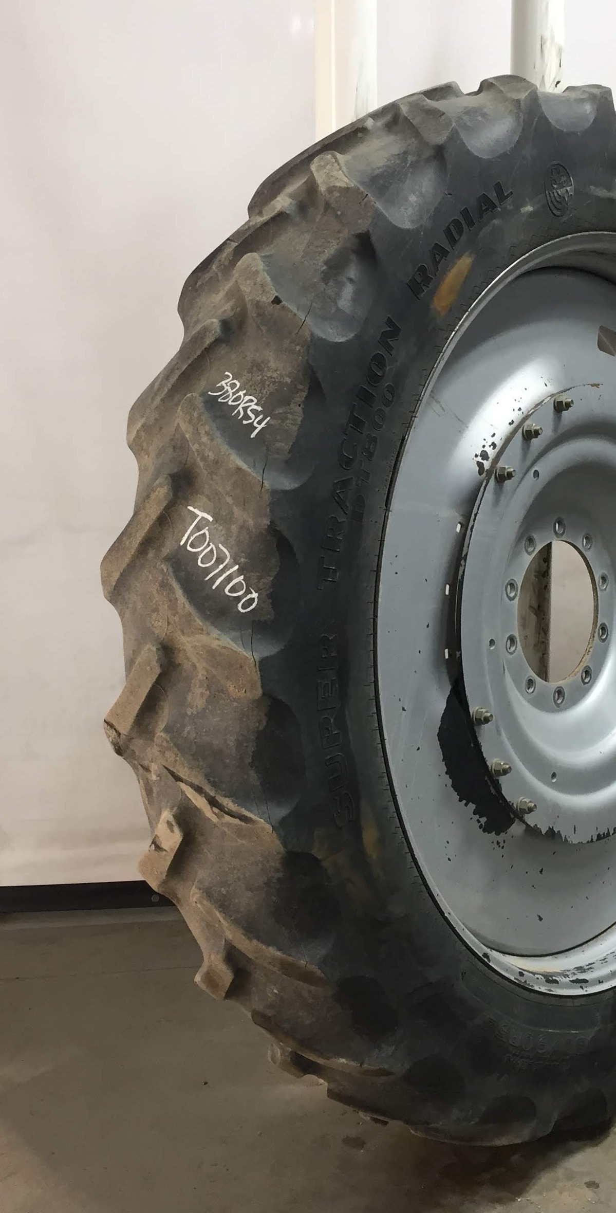 380/90R54 Goodyear Farm DT800 Super Traction R-1W Tire RT007100