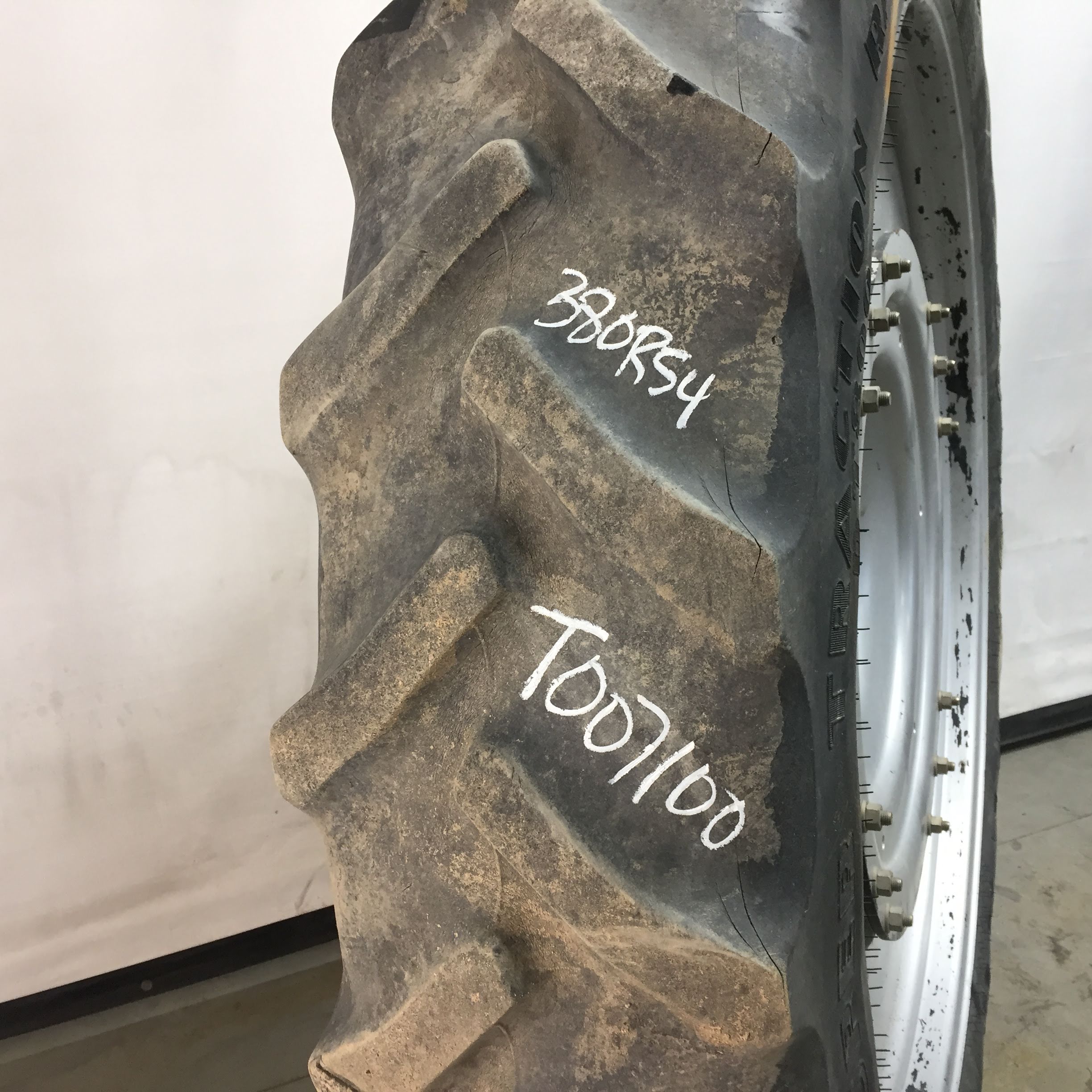 380/90R54 Goodyear Farm DT800 Super Traction R-1W Tire RT007100