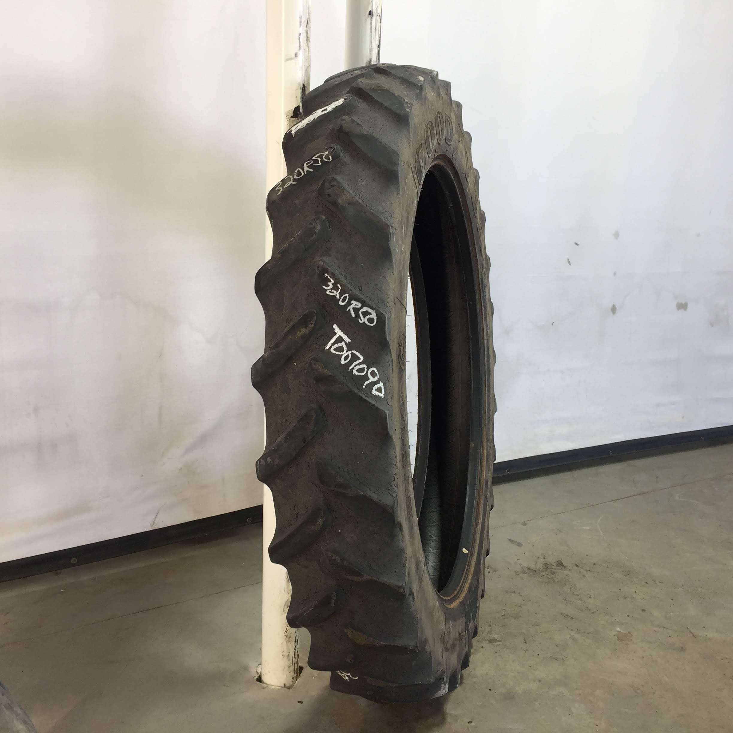 320/90R50 Goodyear Farm DT800 Super Traction R-1W Tire T007090