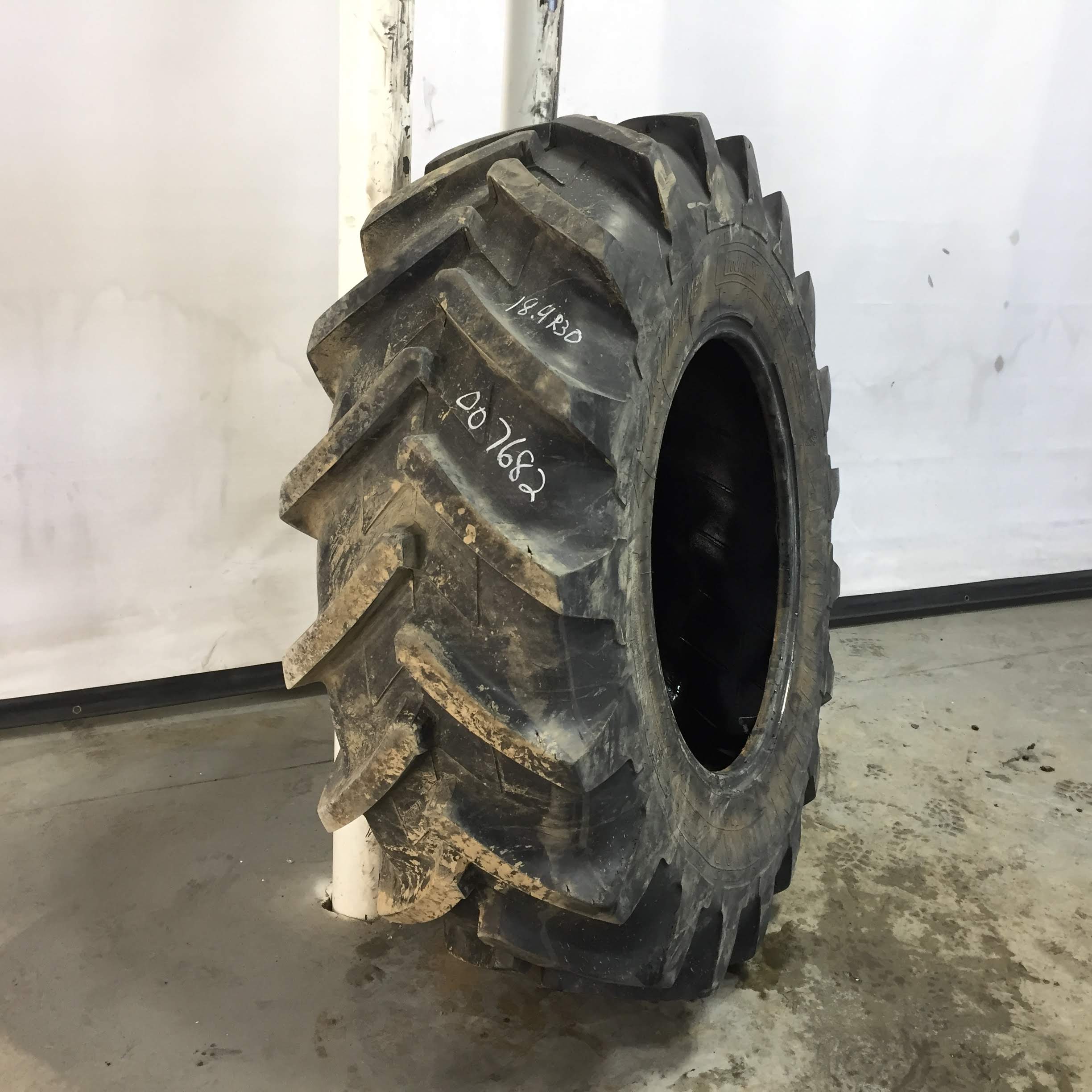 18.4/R30 Michelin AgriBib R-1W Tire 007682