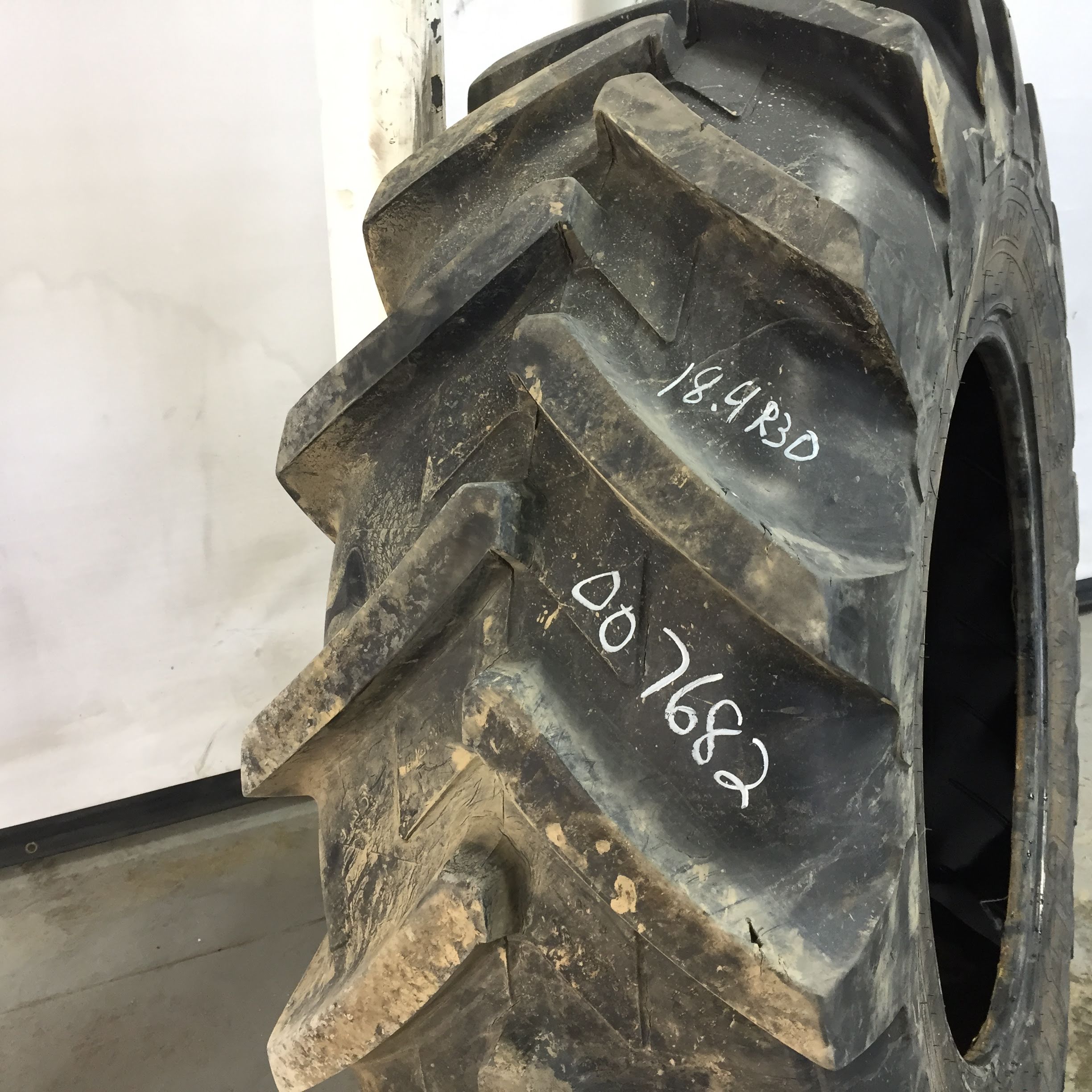 18.4/R30 Michelin AgriBib R-1W Tire 007682