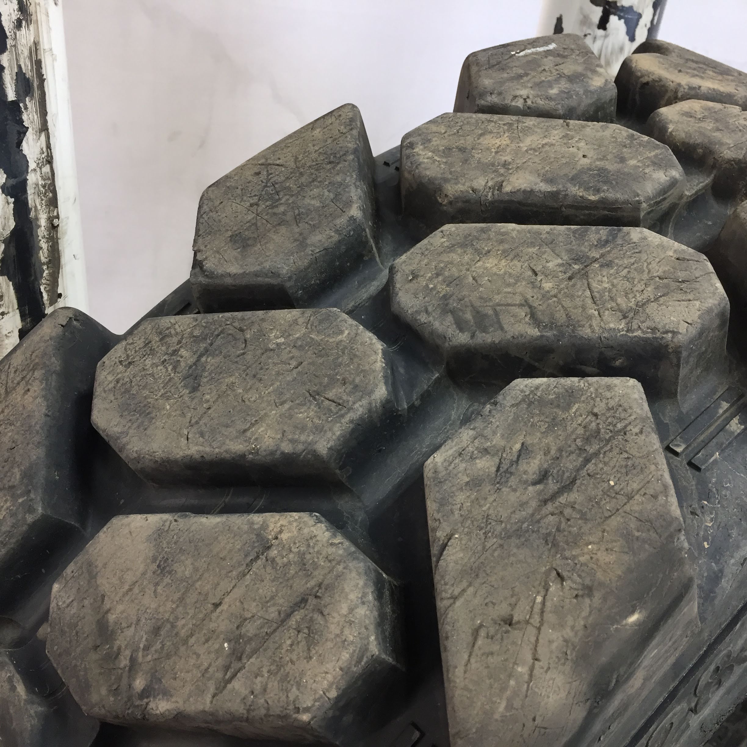 370/75-28 Blackstone Lightning Tire 007690