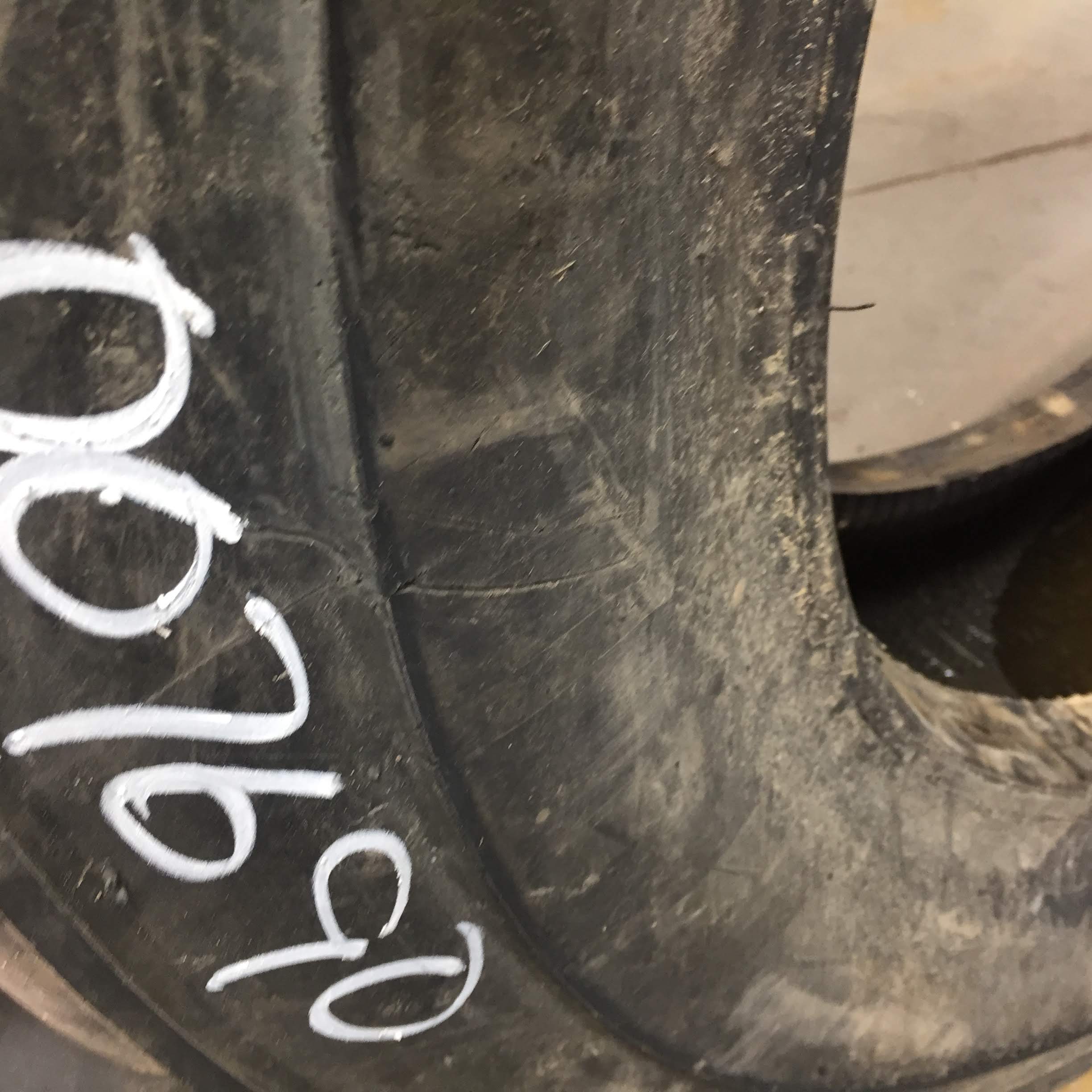 370/75-28 Blackstone Lightning Tire 007690