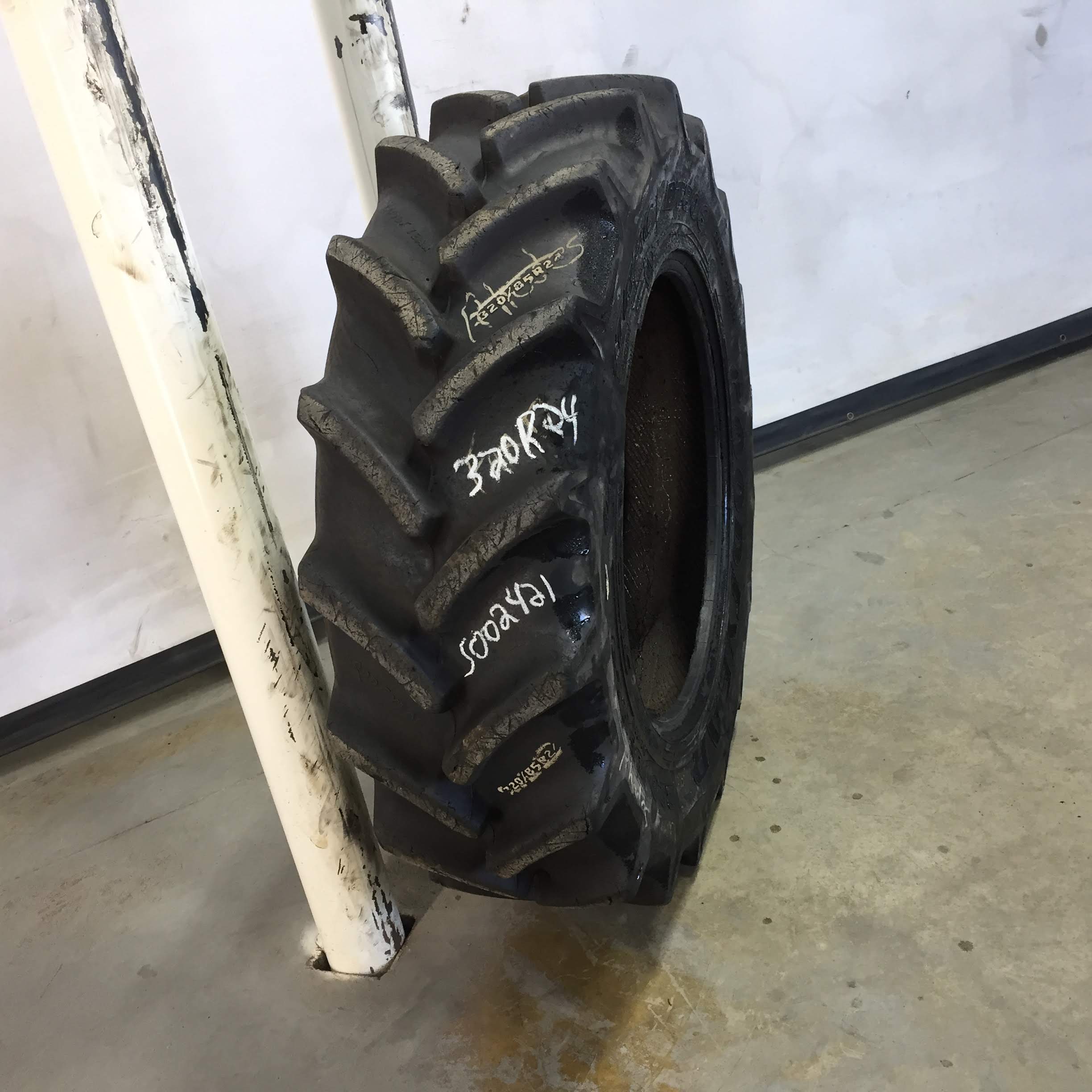 320/85R24 Goodyear Farm Optitrac R-1W Tire S002421