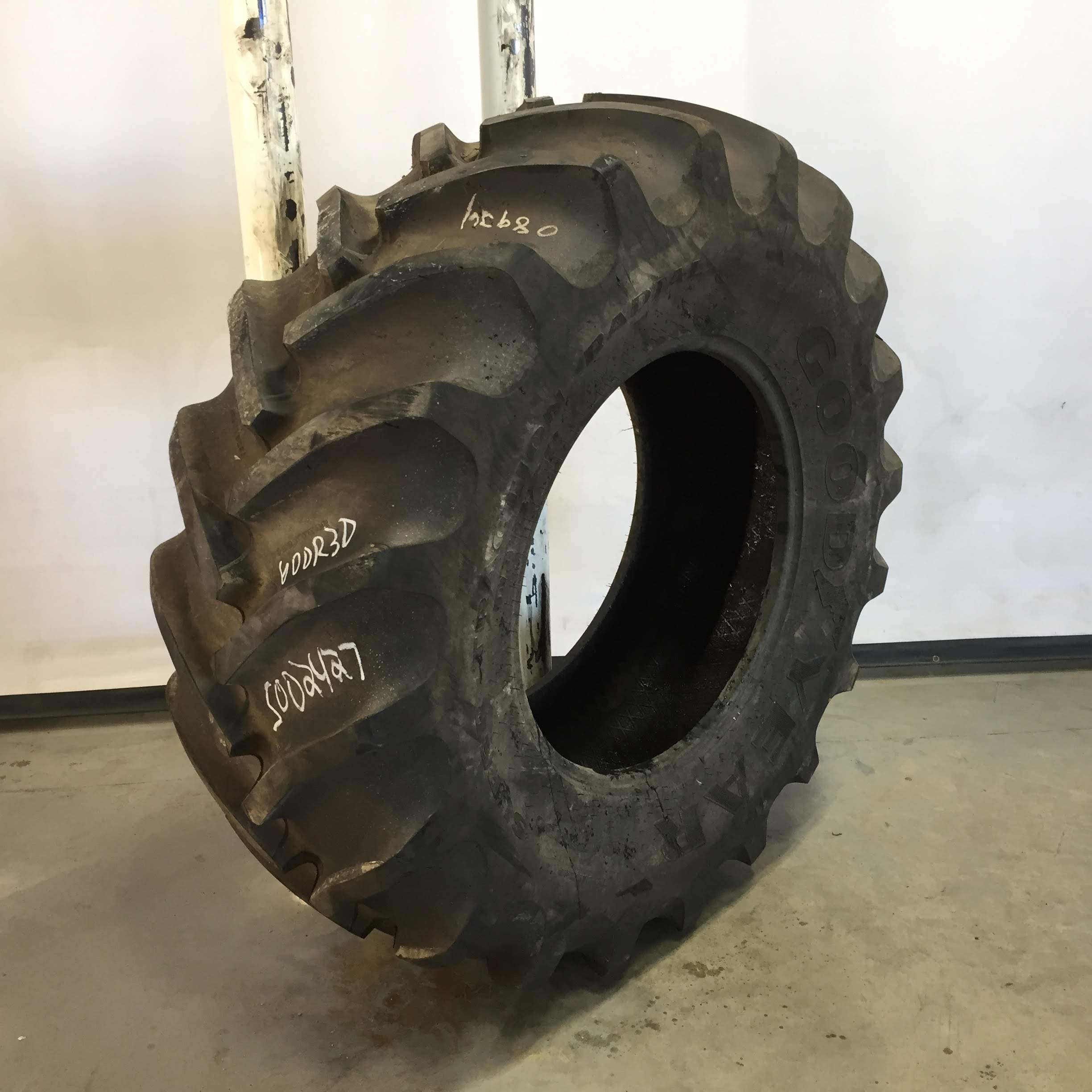 600/70R30 Goodyear Farm DT820 HD Super Traction R-1W Tire S002427