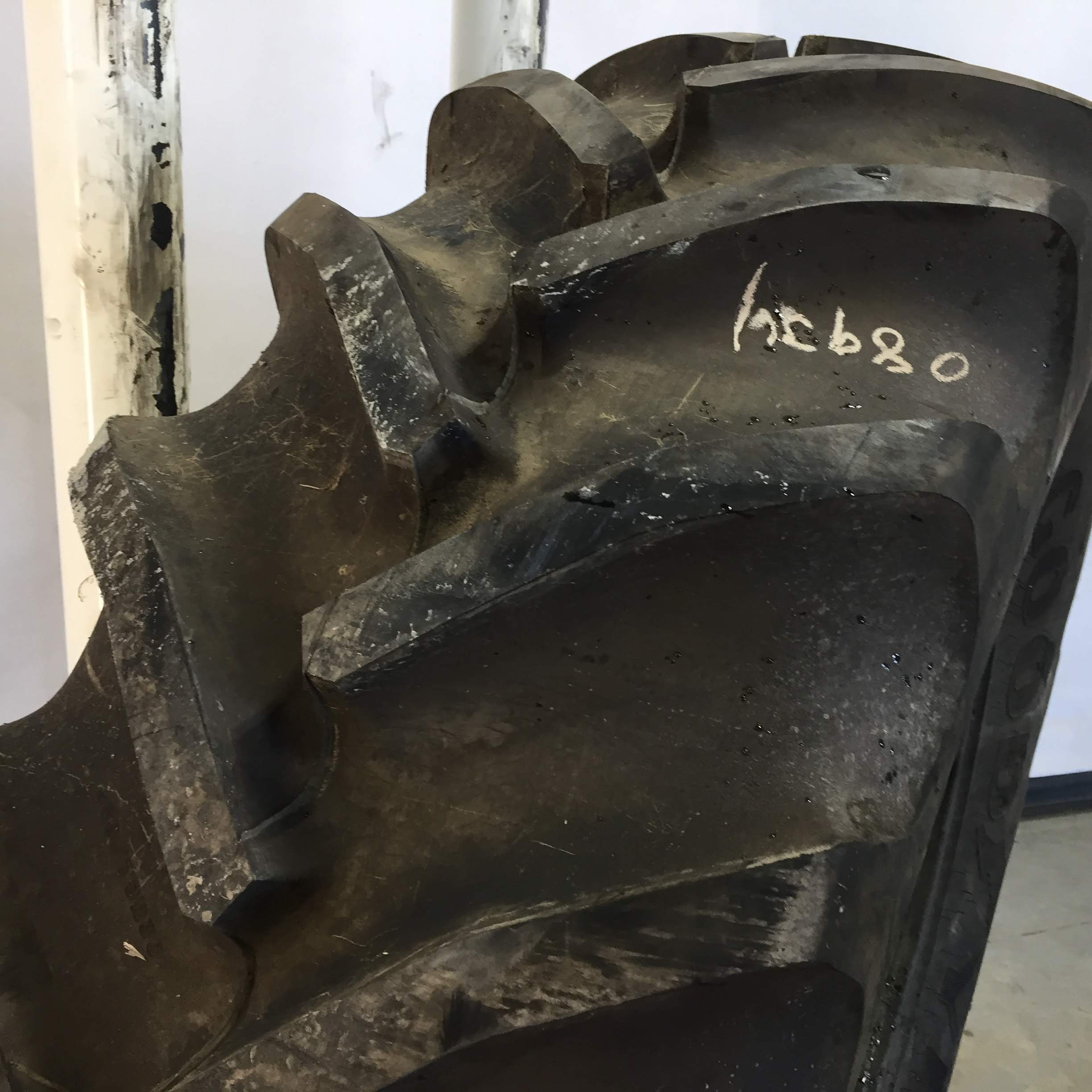 600/70R30 Goodyear Farm DT820 HD Super Traction R-1W Tire S002427