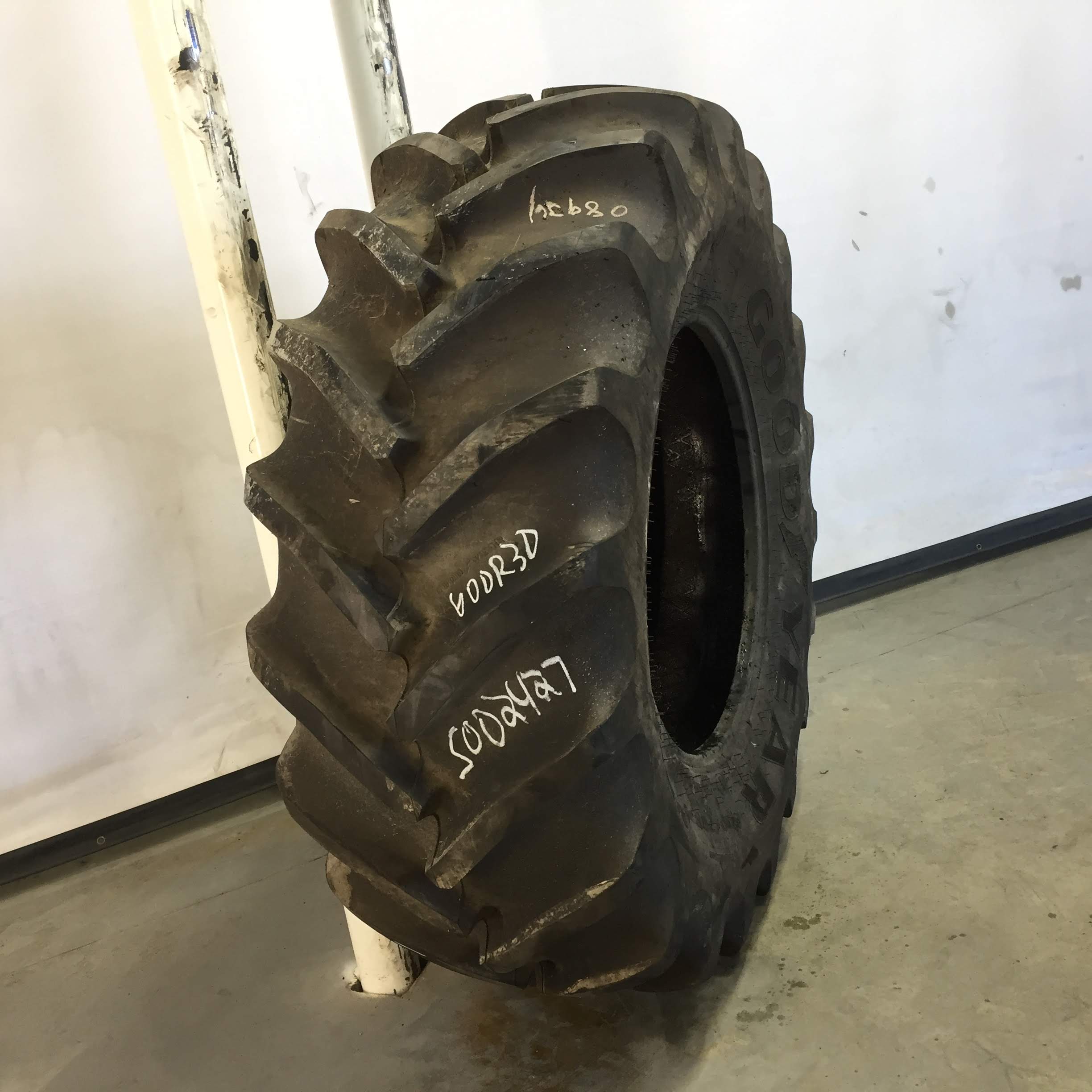 600/70R30 Goodyear Farm DT820 HD Super Traction R-1W Tire S002427