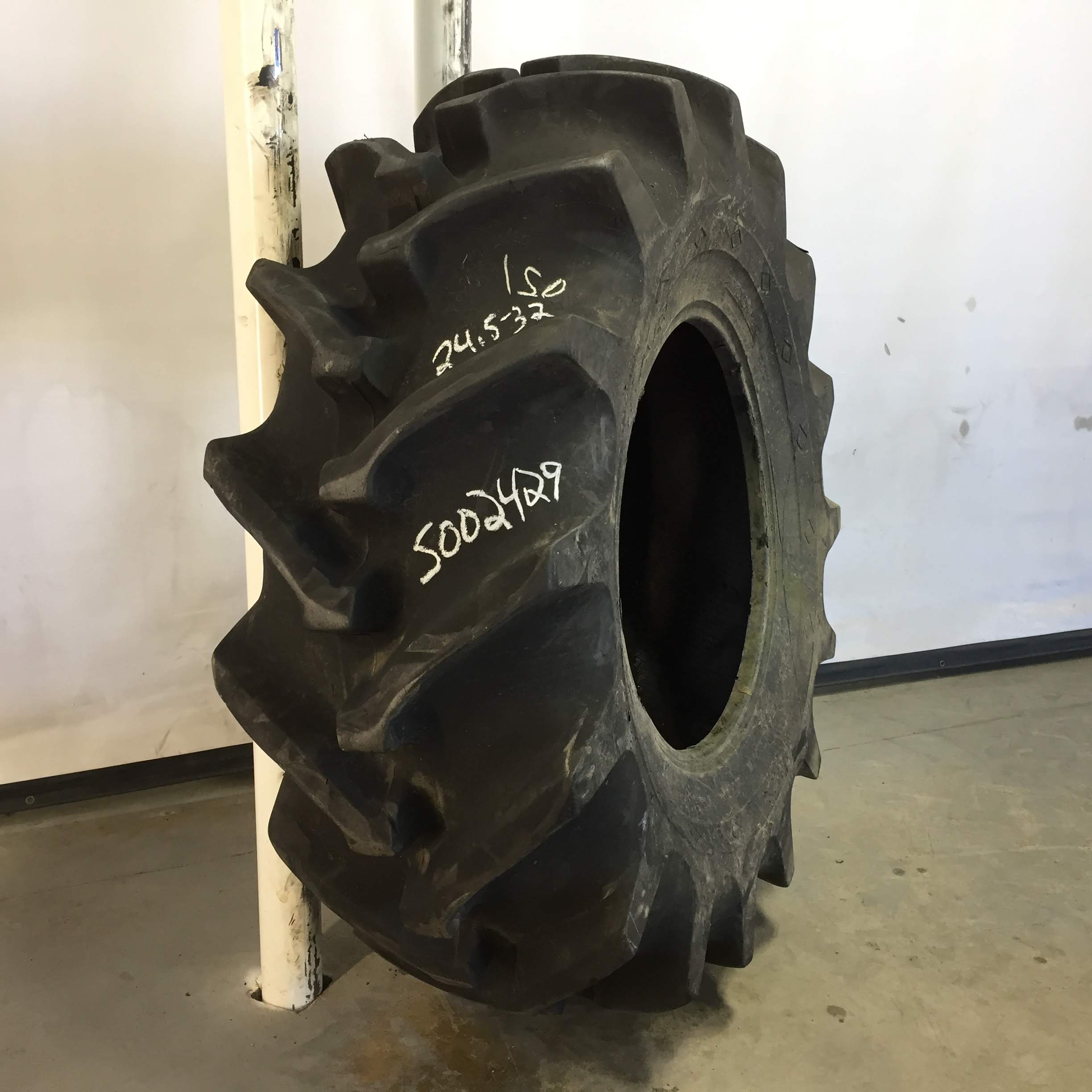 24.5/-32 Goodyear Farm Special Sure Grip TD8 R-2 Tire S002429