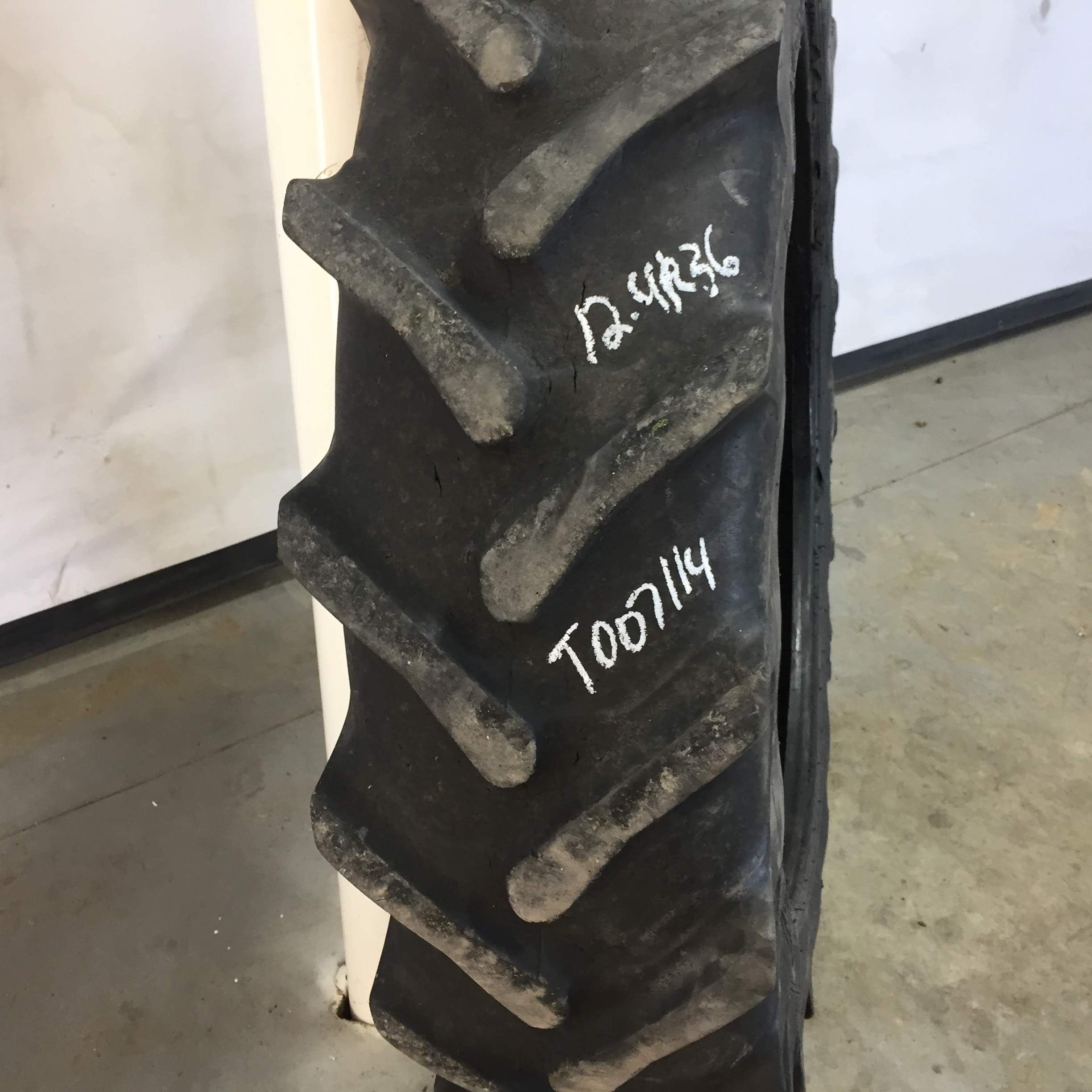 12.4/R36 Taurus Energy Saver Radial HT R-1 Tire T007114