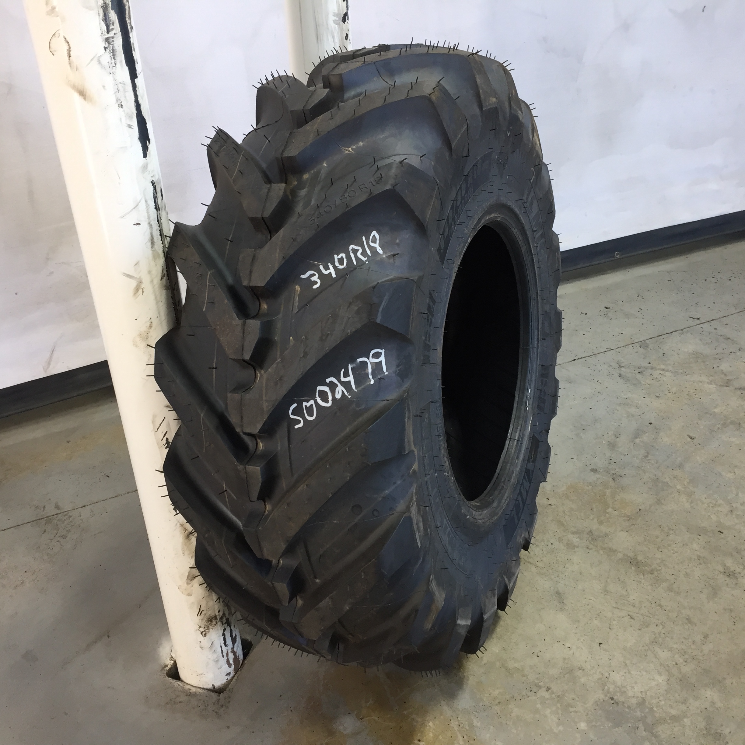 340/80R18 Michelin XMCL R-4 Tire S002479