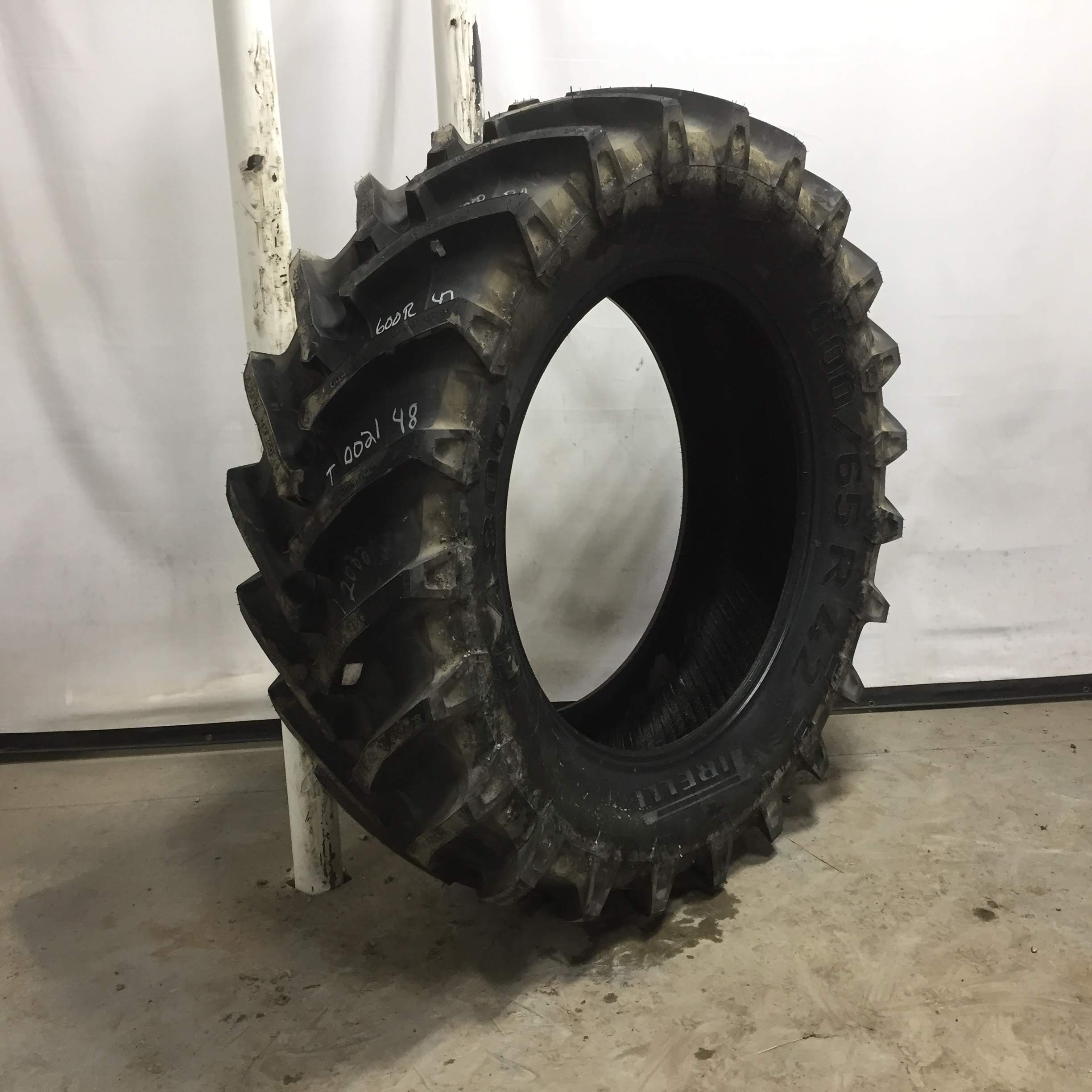 600/65R42 Pirelli TM800 R-1W Tire S002148